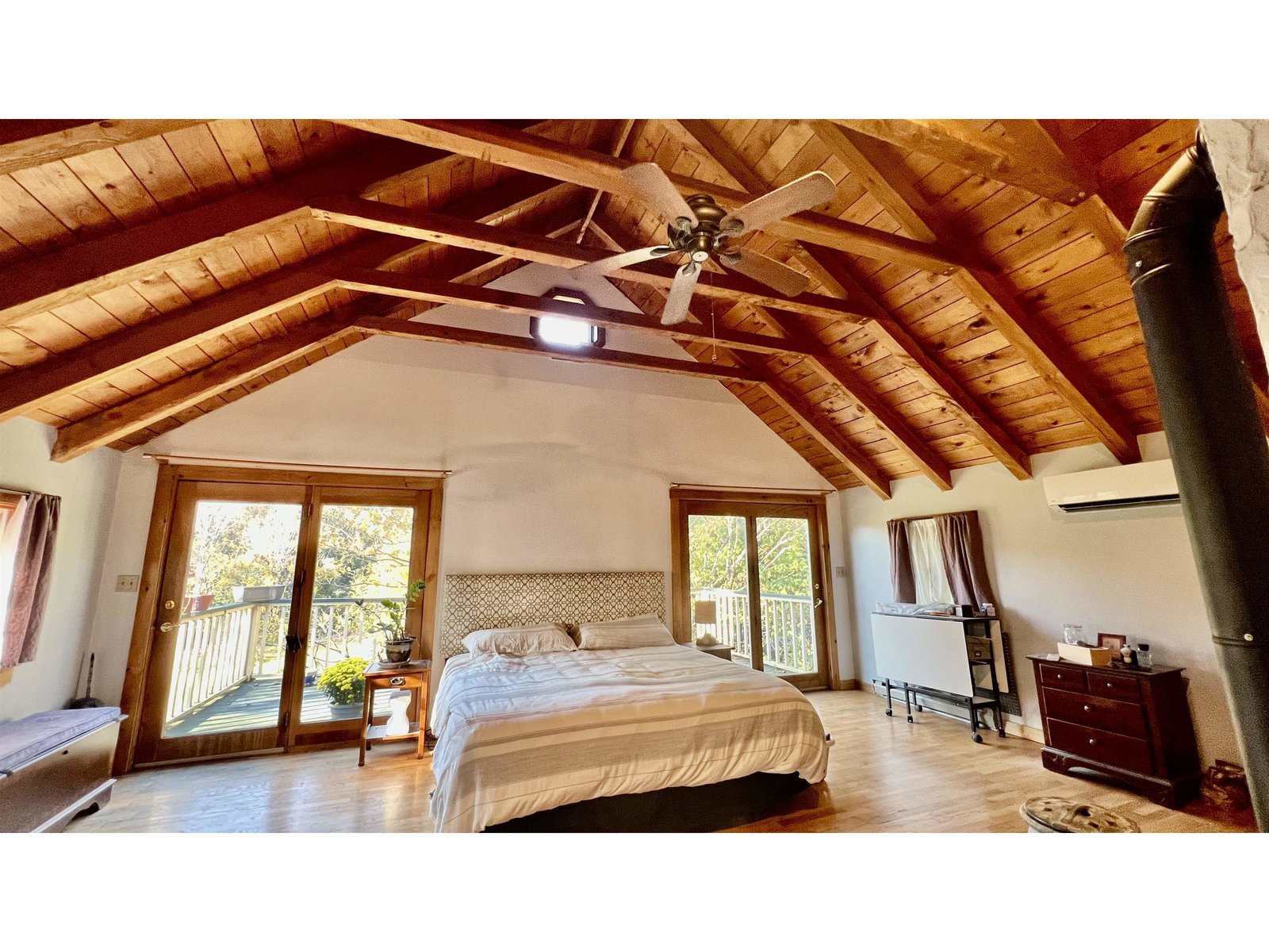 Master Suite w/ deck, full bath (clawfoot tub) and gas fireplace