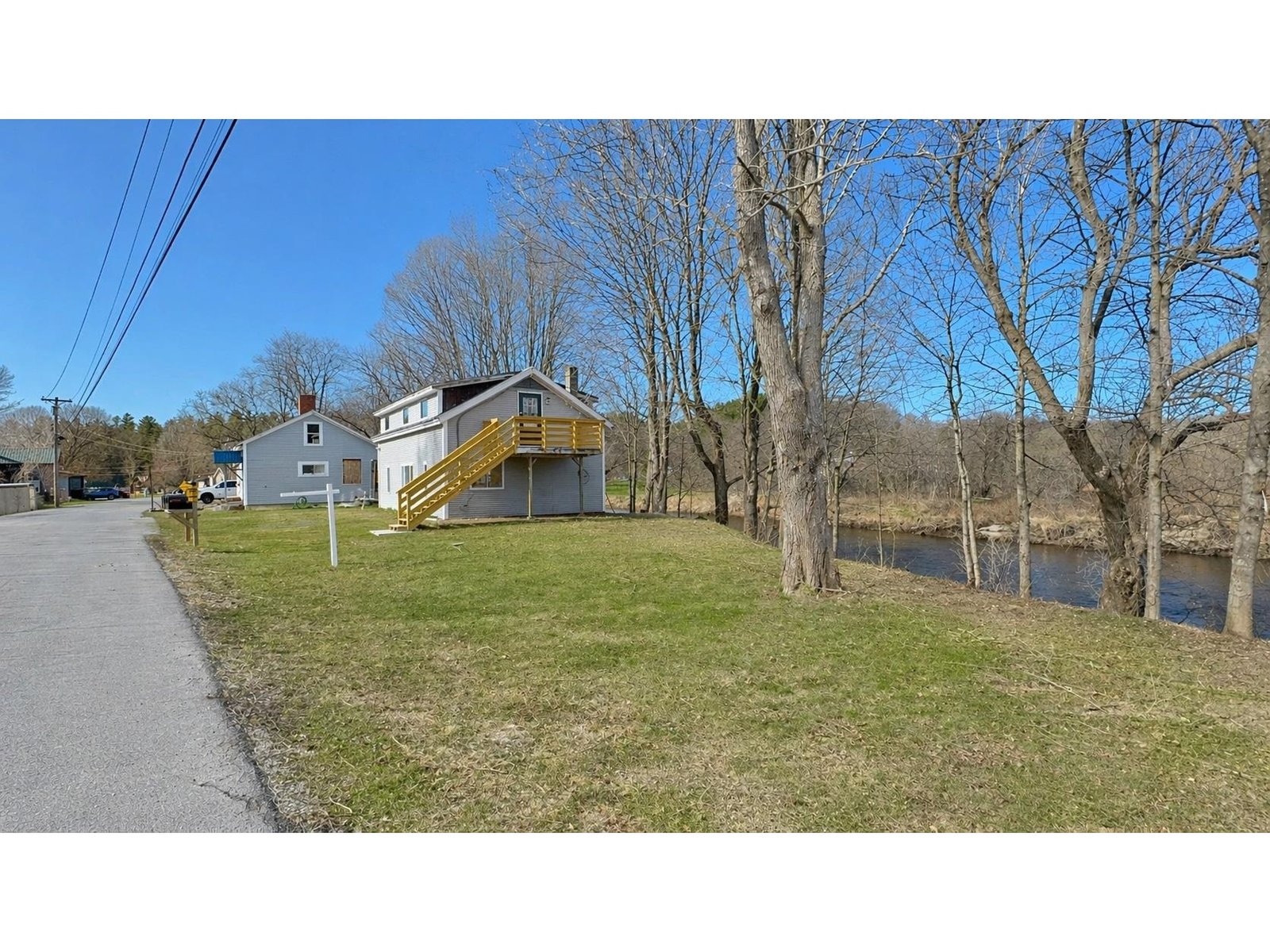 Great Side Yard, Dead End Street