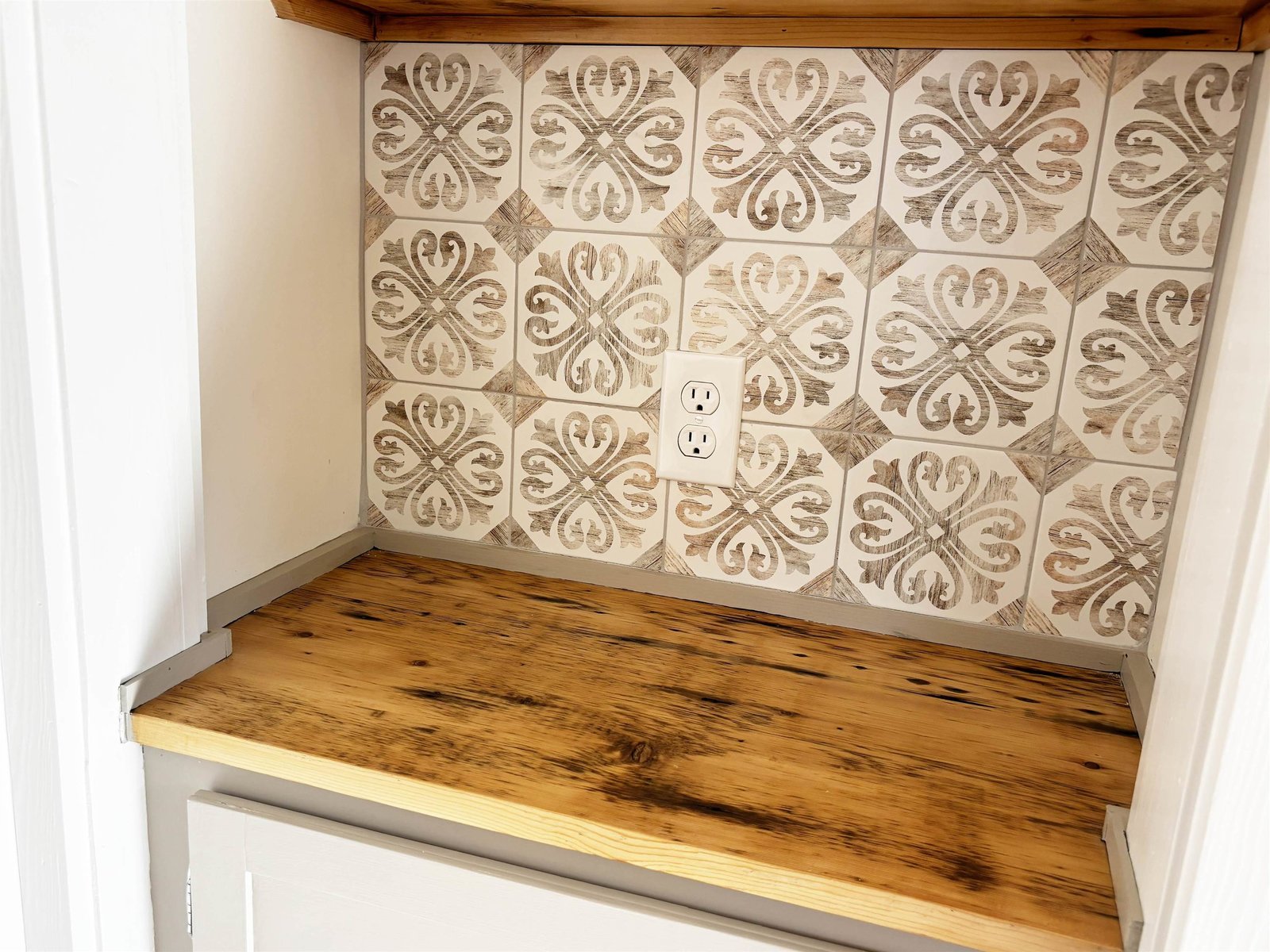 Coffee bar with reclaimed plank