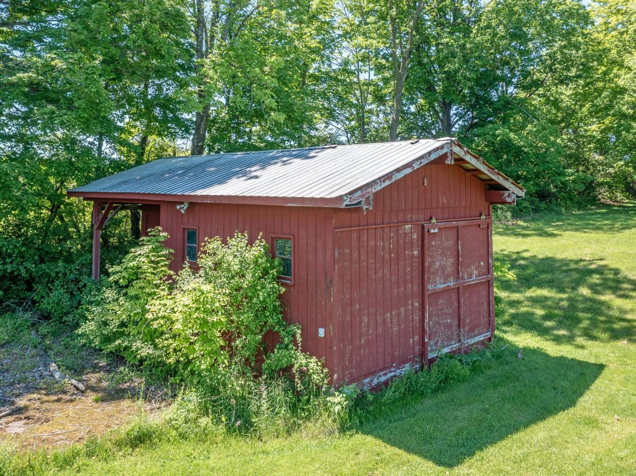 2-Stall Barn