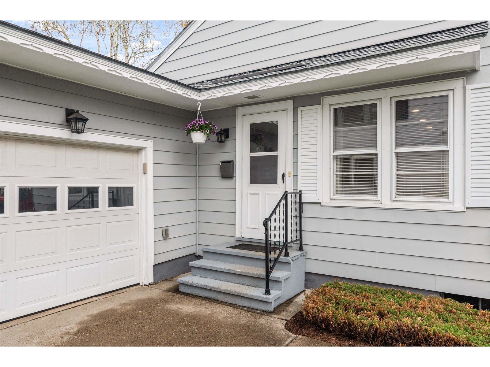 94 Saratoga Avenue
