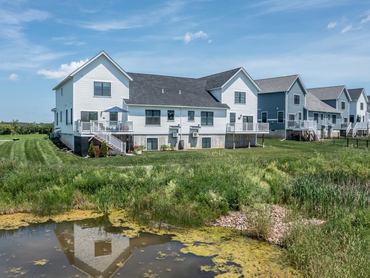 Overlooks Pond & Wildlife