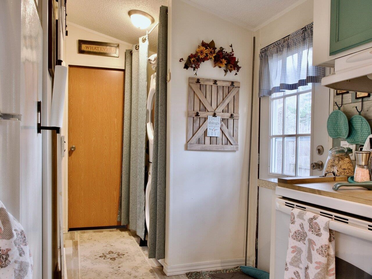 96 Hawthorne Lane