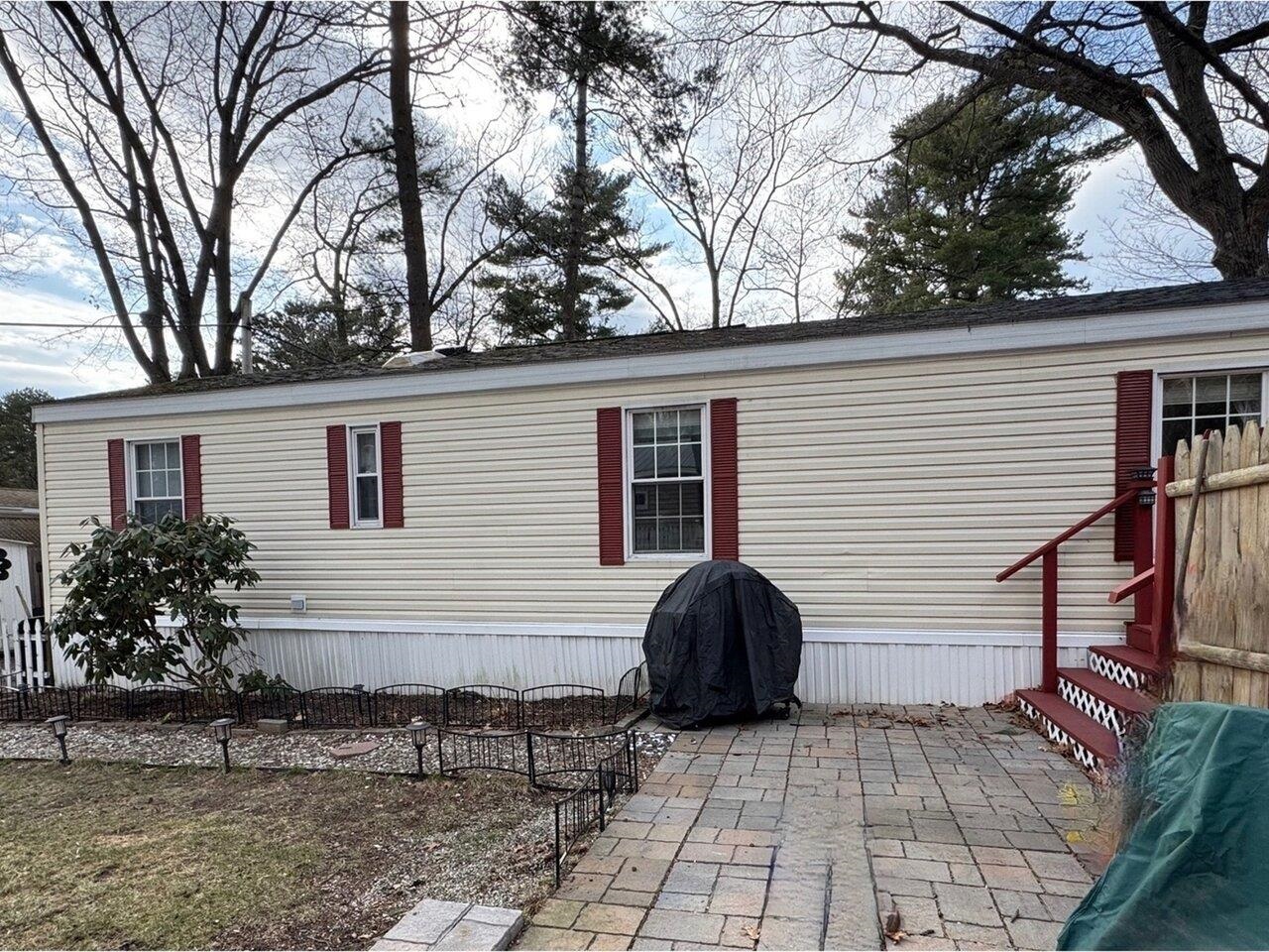 96 Hawthorne Lane