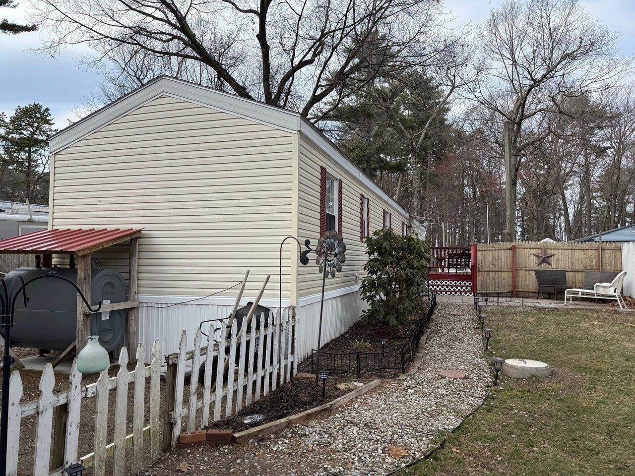 96 Hawthorne Lane