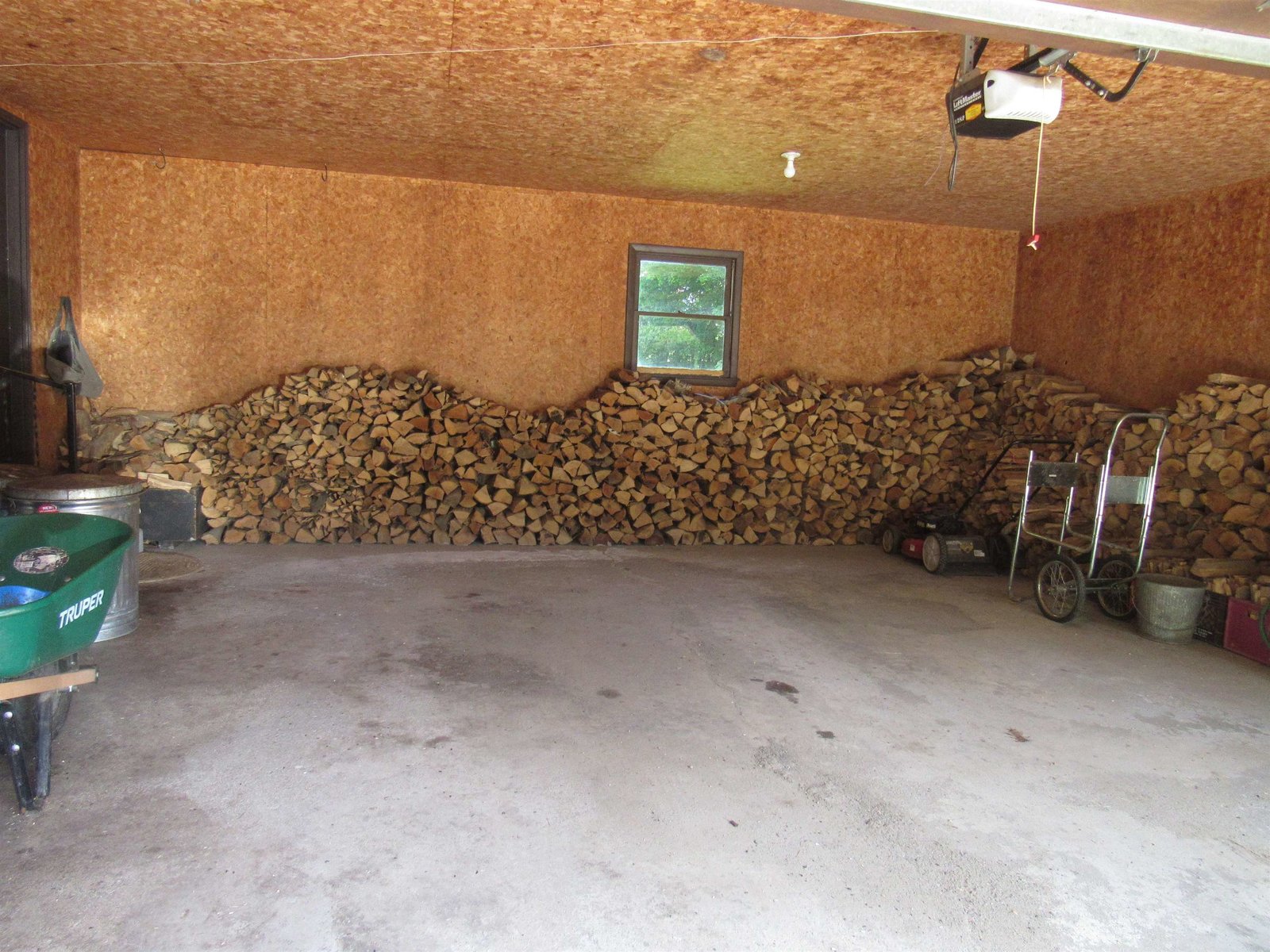 Spacious Garage