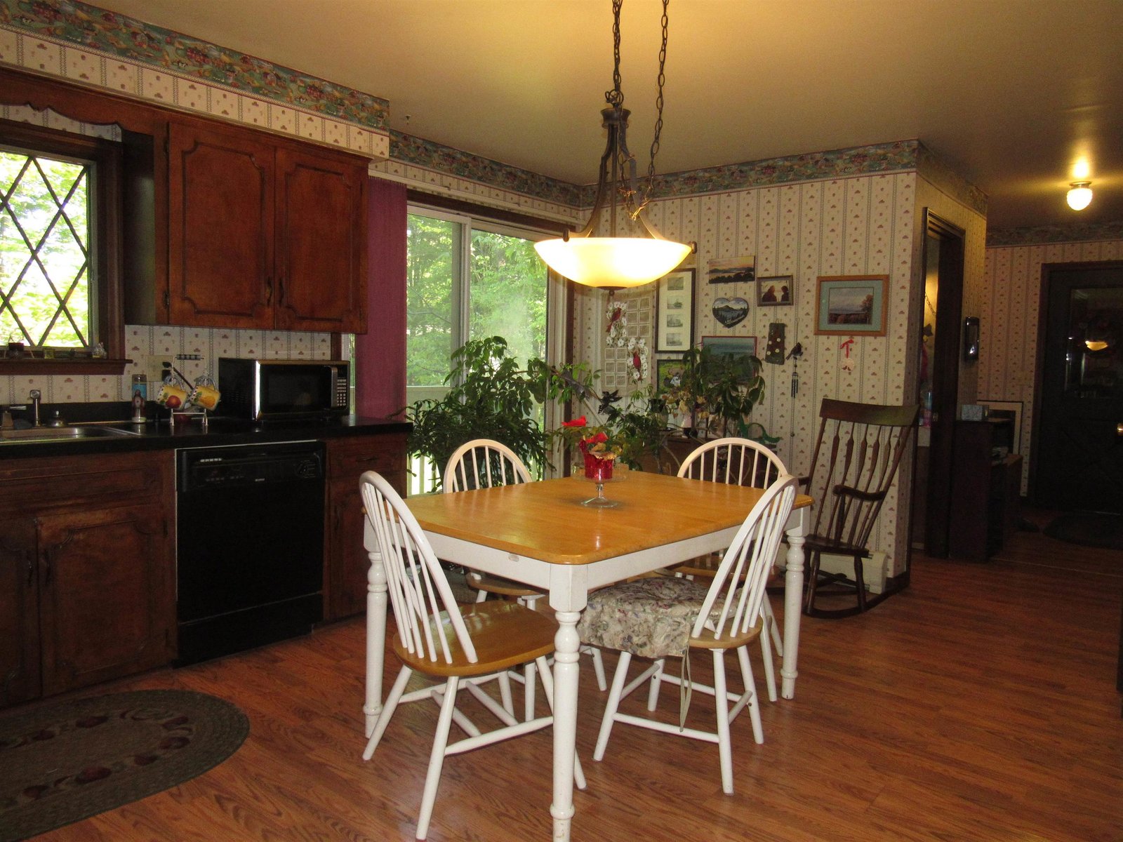 Eat-In Kitchen