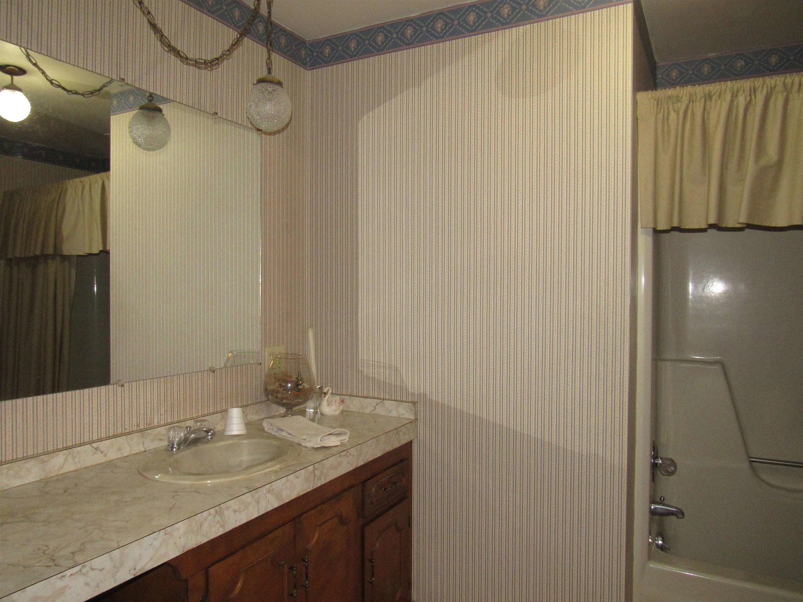 2nd Level Full Bath