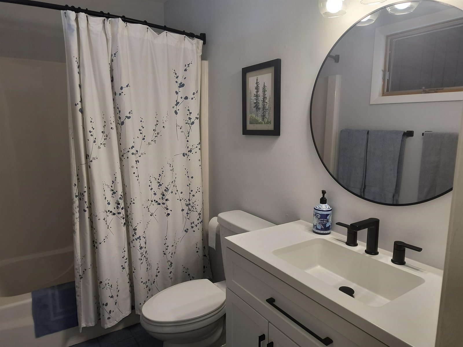 Newly renovated full bath