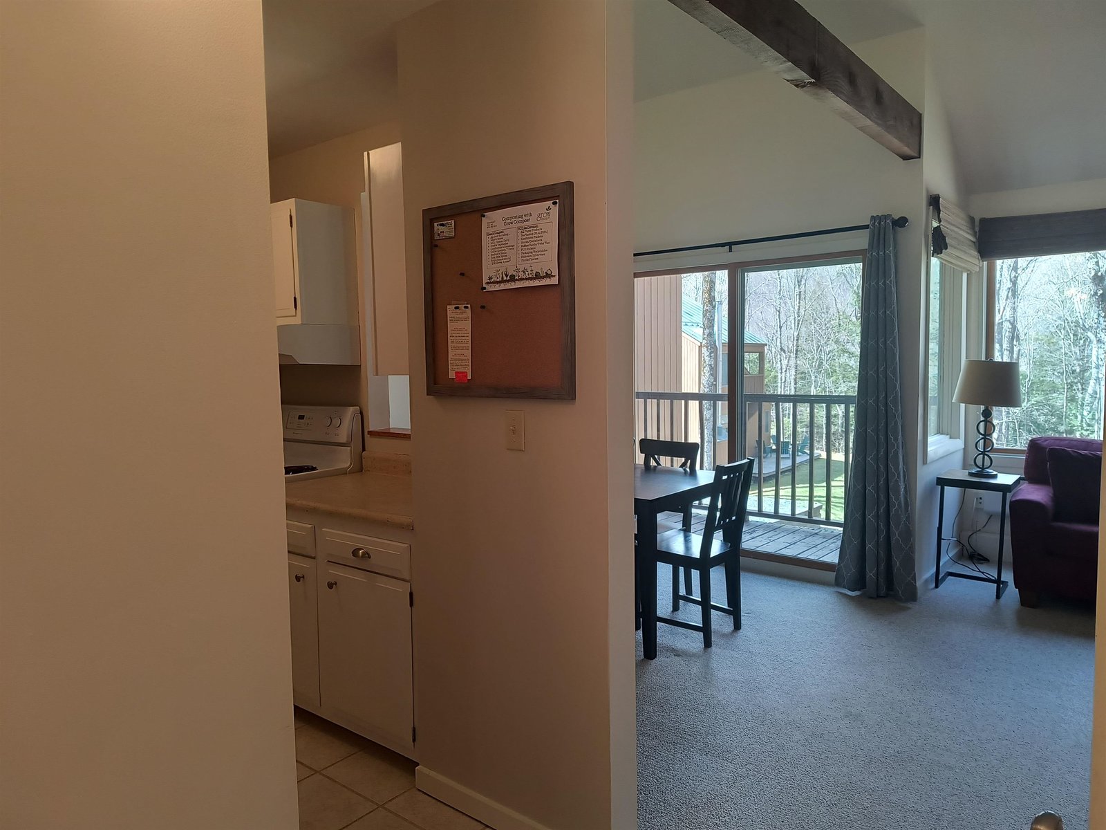 Hallway to kitchen and dining room