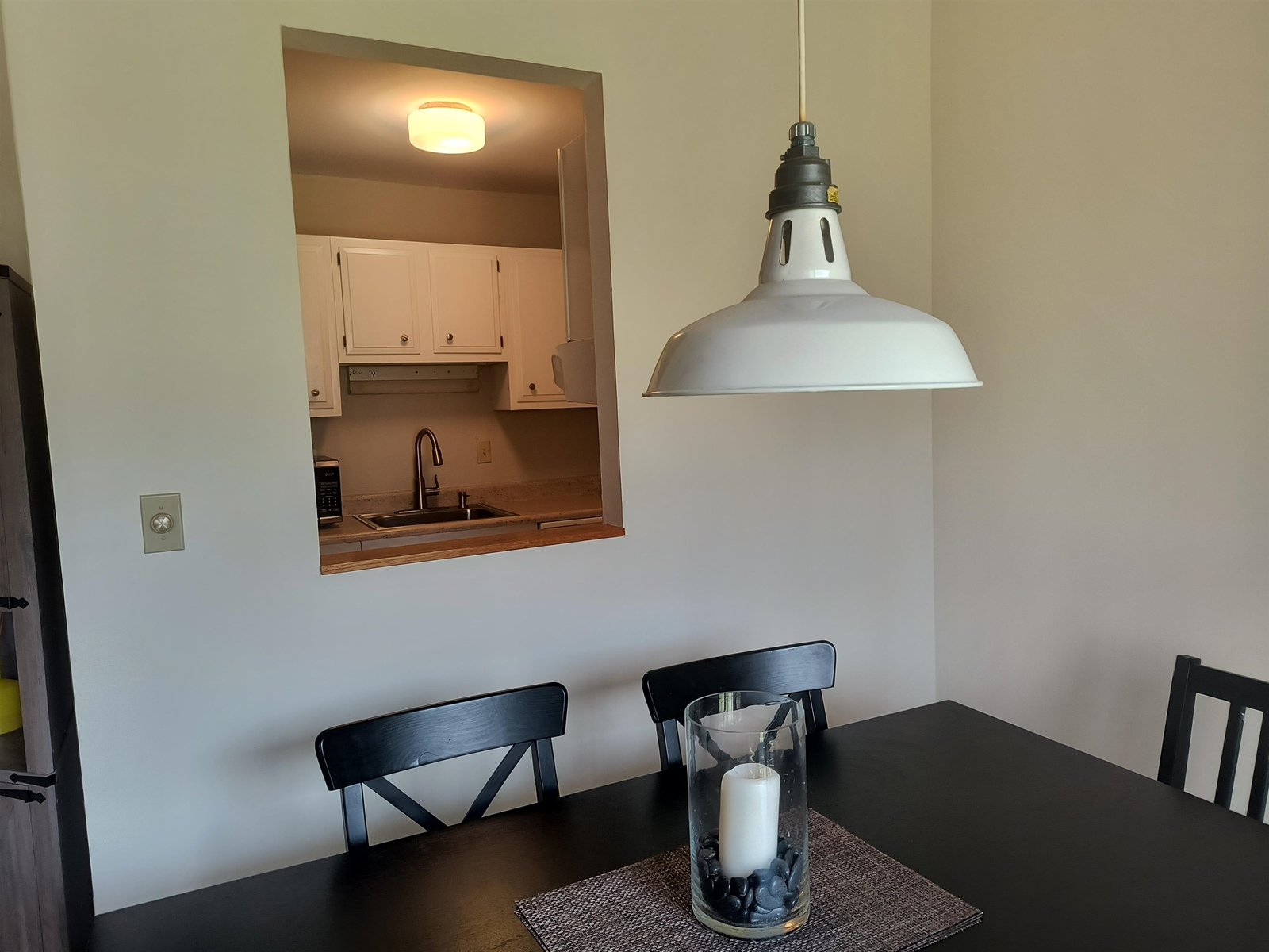 Retro lighting and opening to kitchen