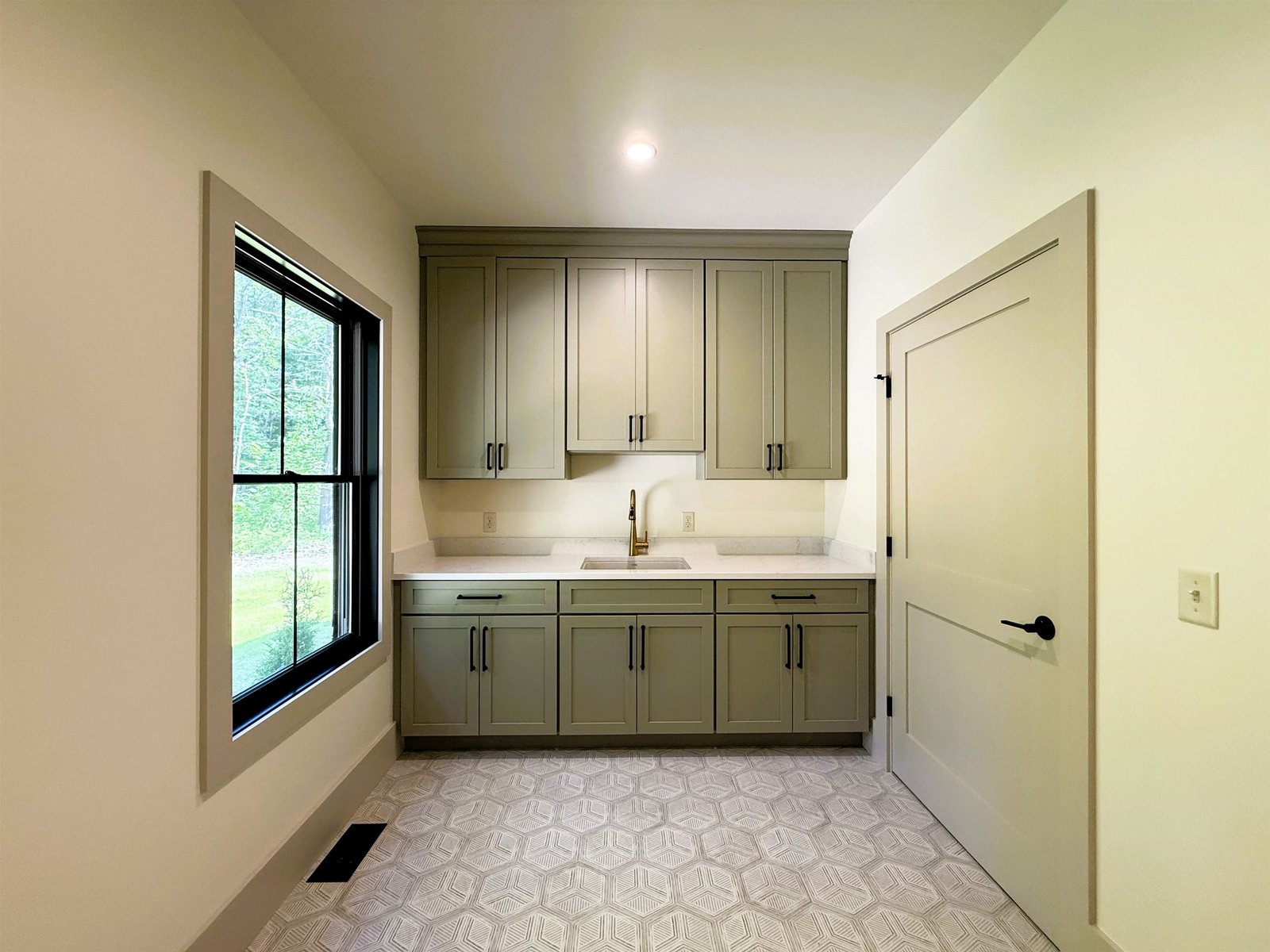 Full spacious Laundry Room with sink