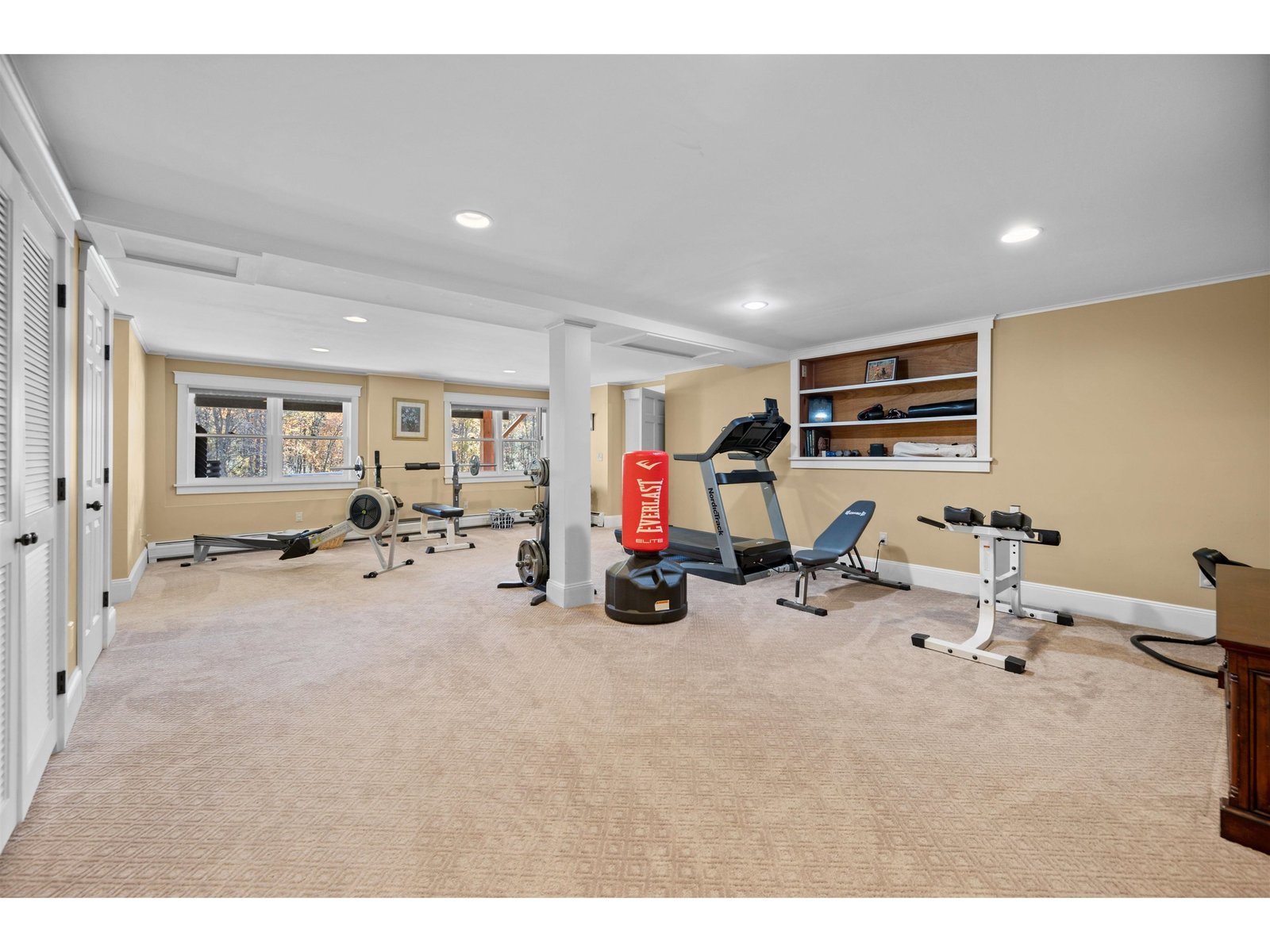 975 Sanders Circle