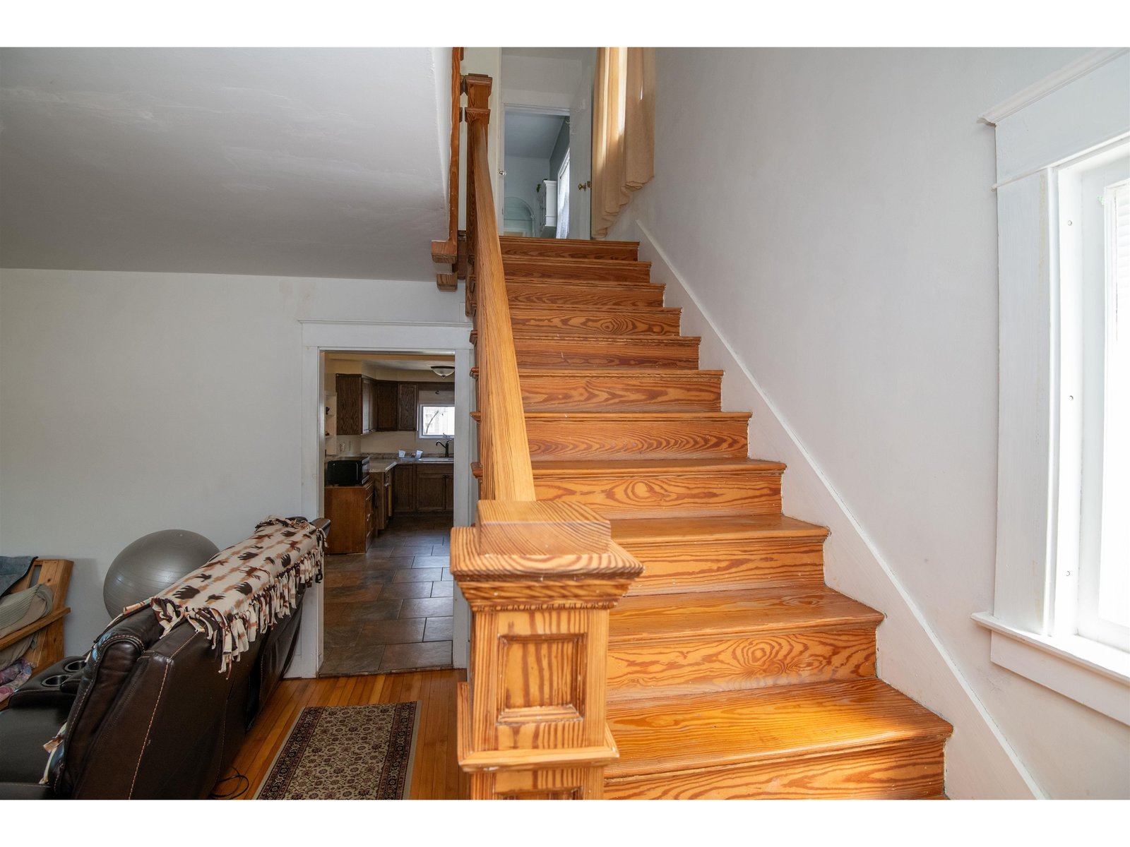 98 Circle Street
