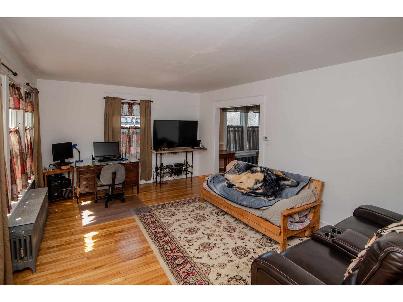 98 Circle Street