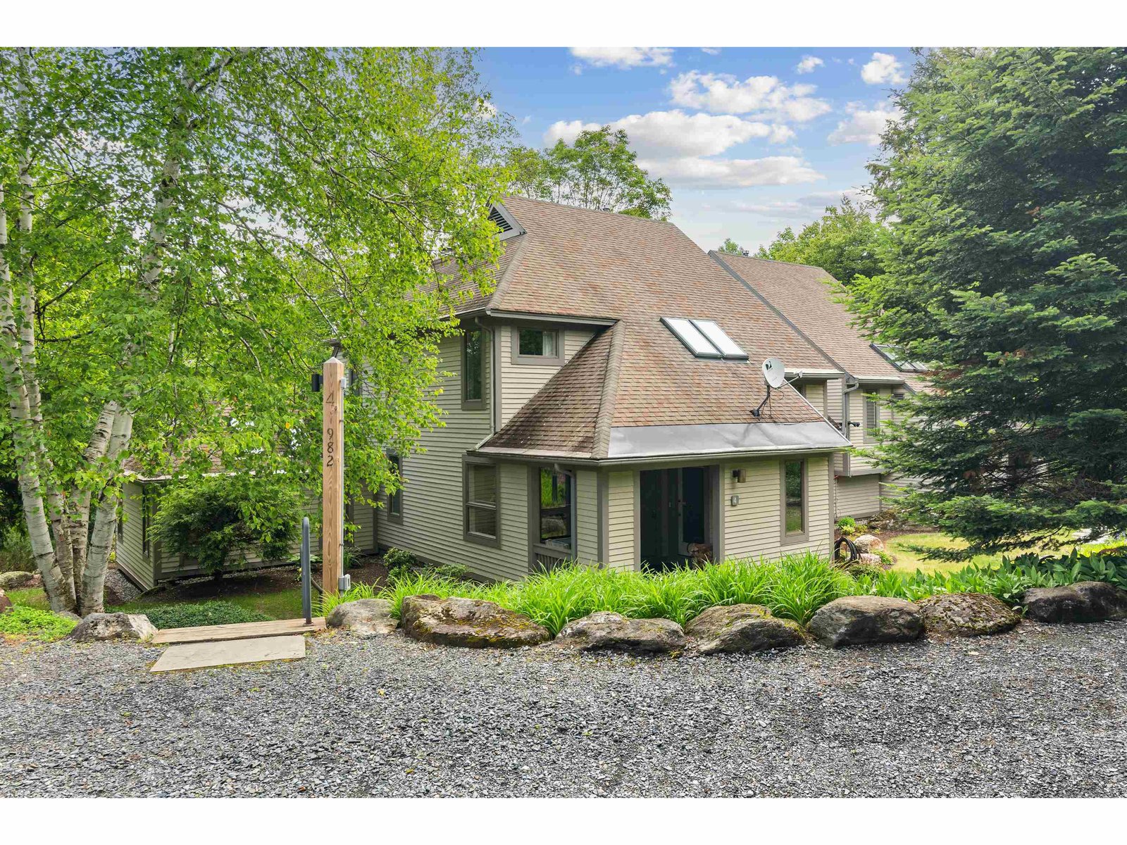 982 Brook Road, Unit 4