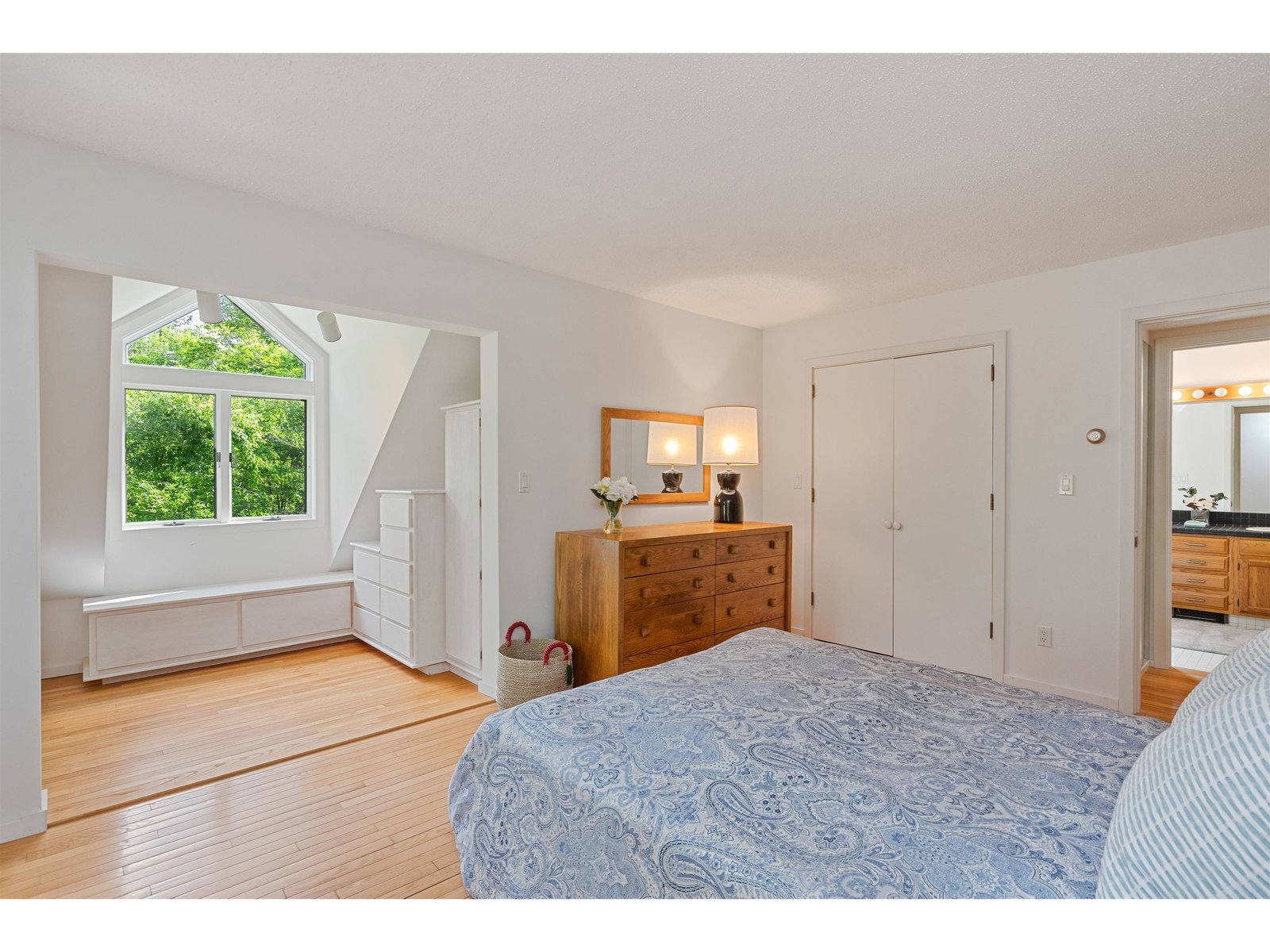 982 Brook Road, Unit 4