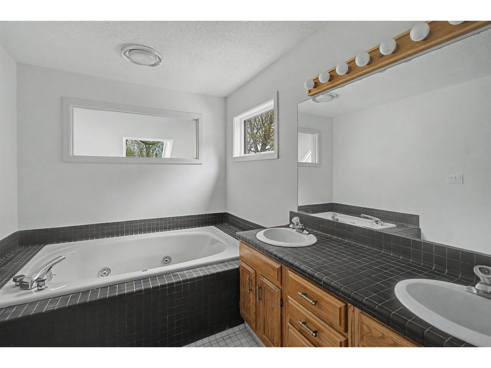 982 Brook Road, Unit 4
