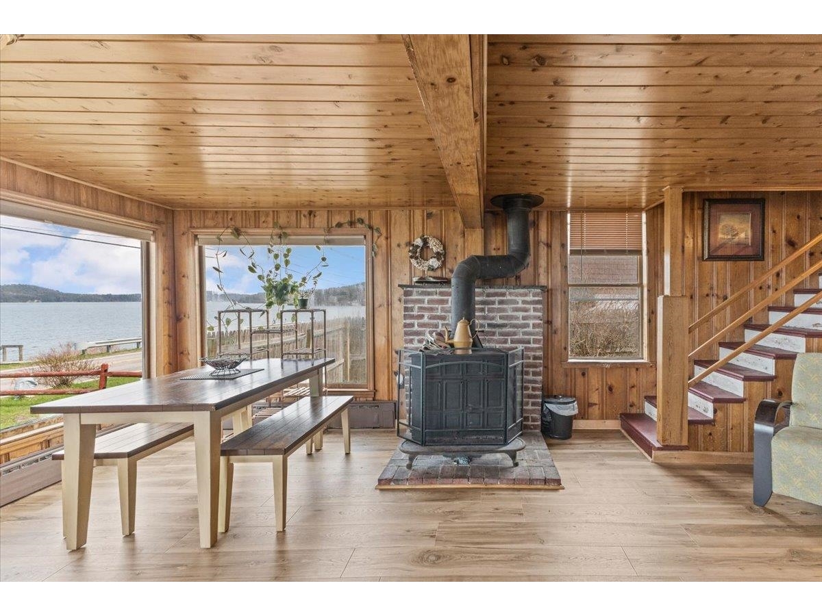 986 East Lakeshore Drive
