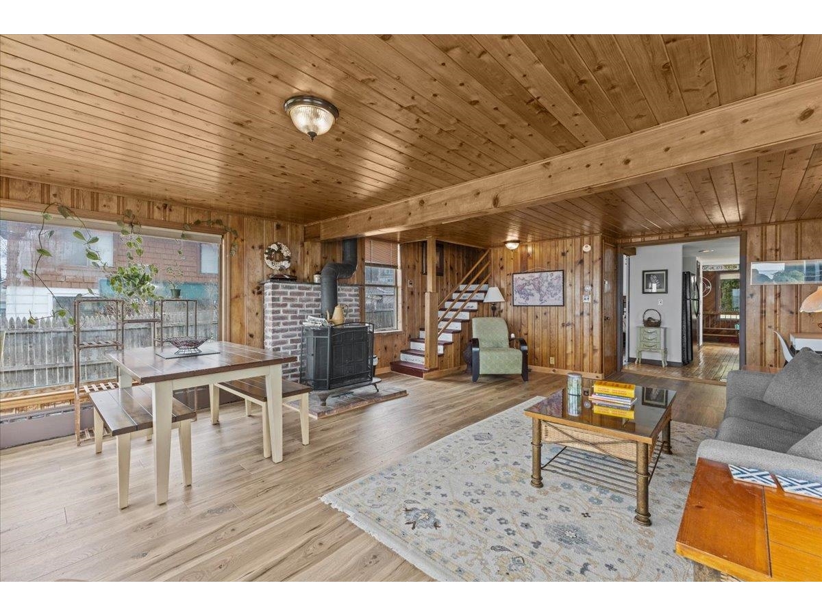 986 East Lakeshore Drive