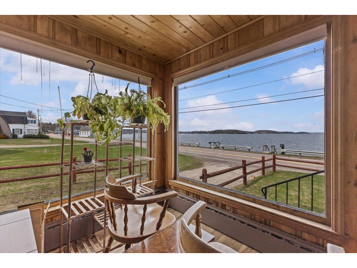 986 East Lakeshore Drive