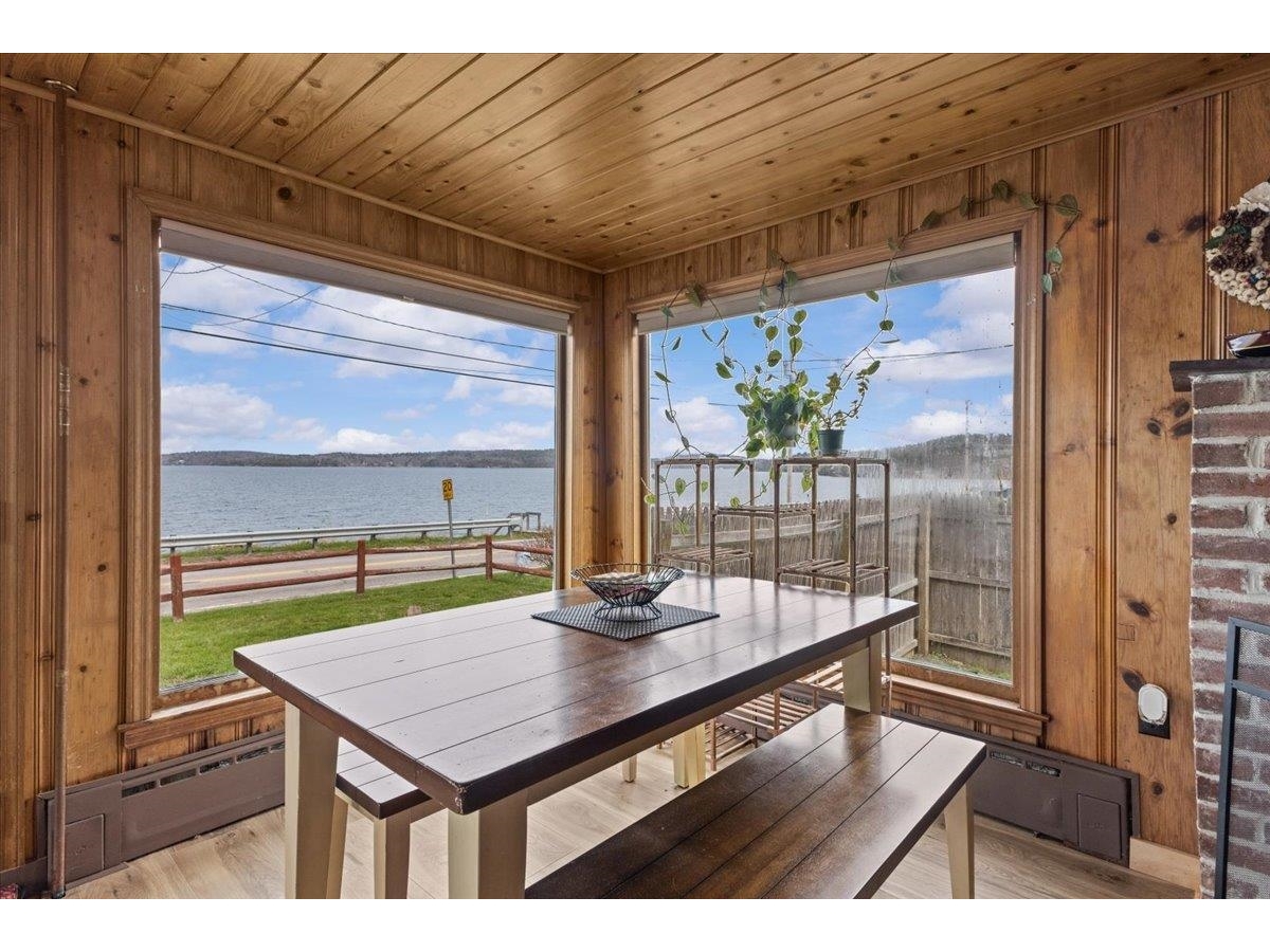 986 East Lakeshore Drive