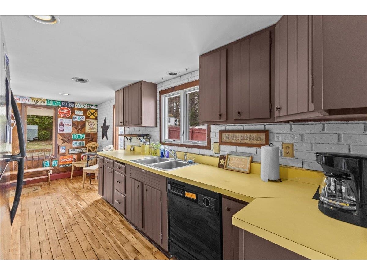 986 East Lakeshore Drive