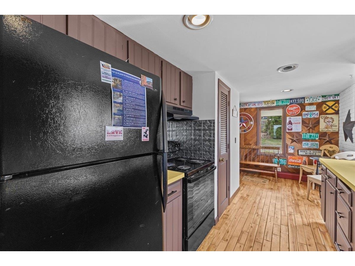 986 East Lakeshore Drive