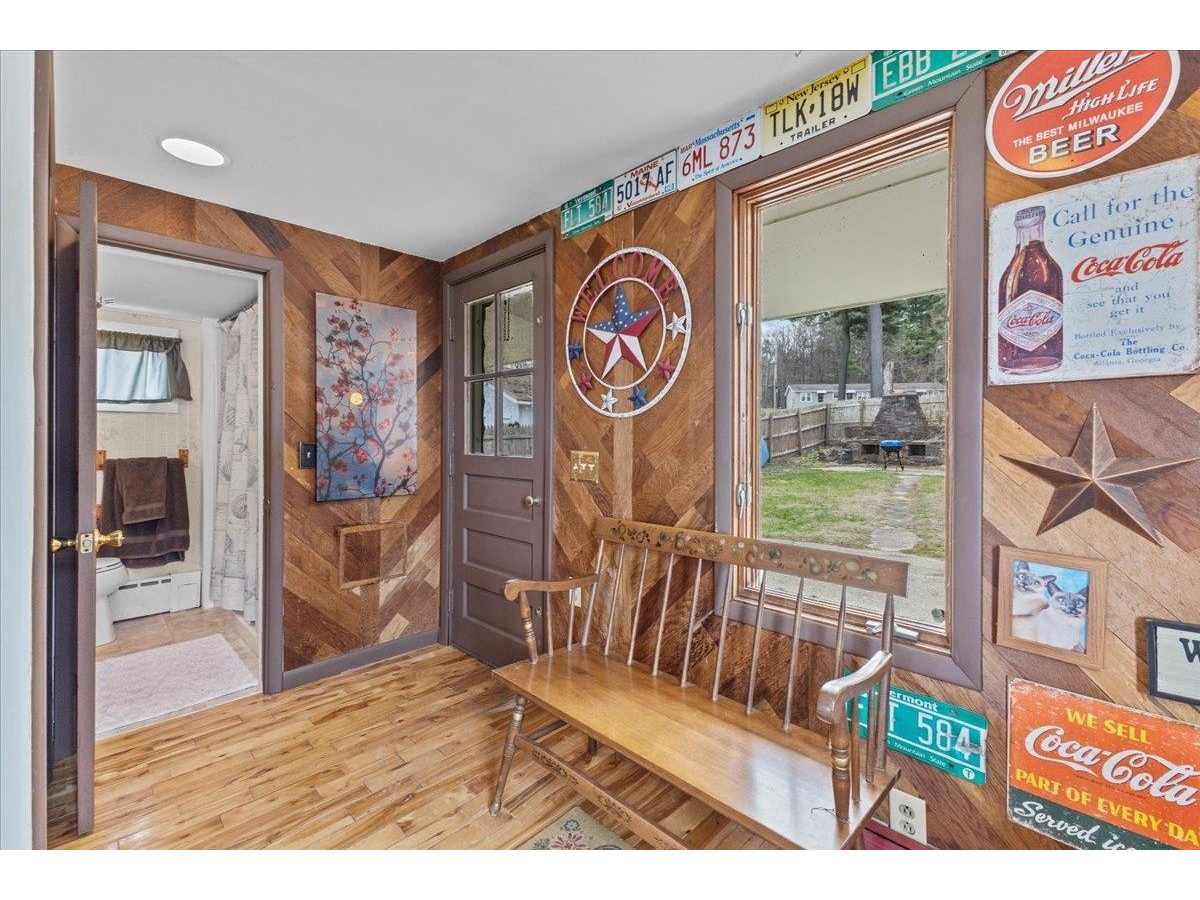 986 East Lakeshore Drive