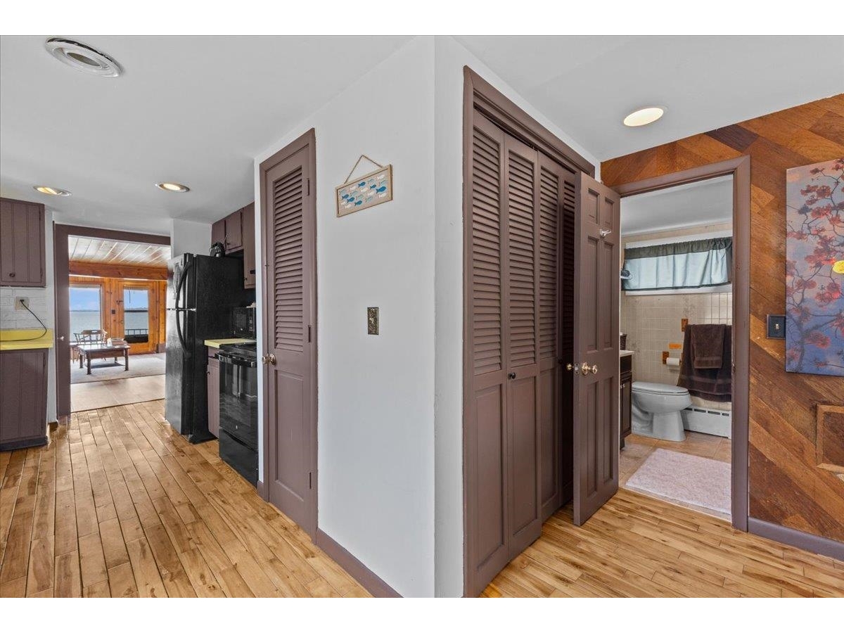 986 East Lakeshore Drive
