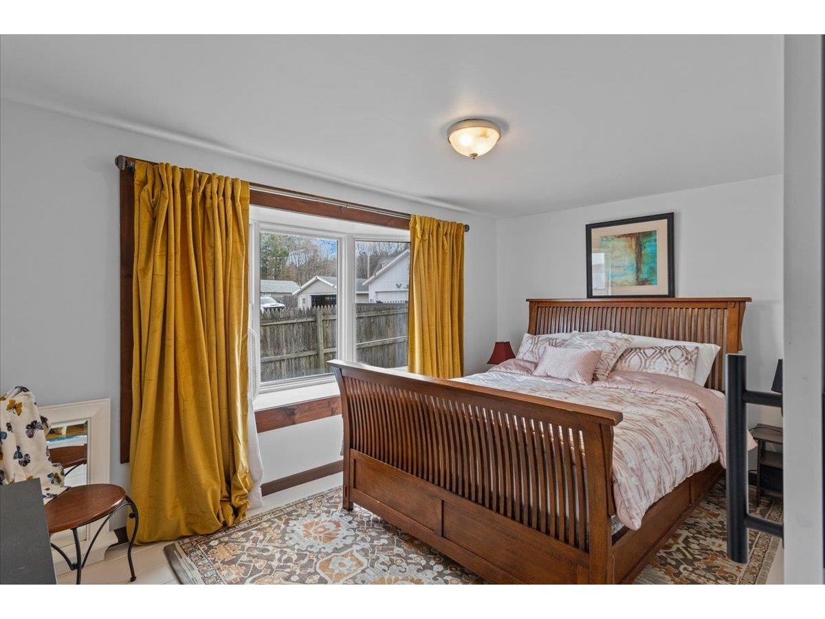 986 East Lakeshore Drive