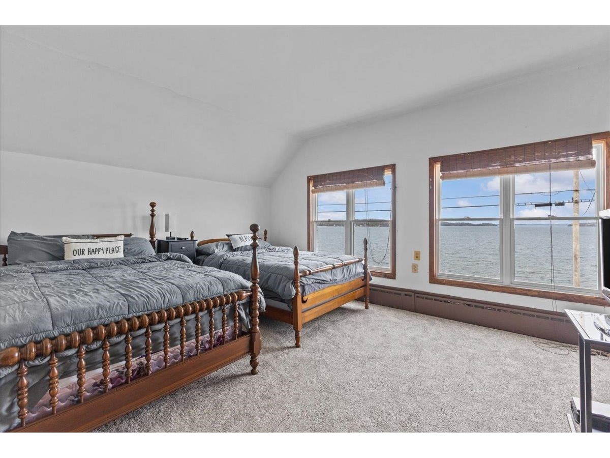 986 East Lakeshore Drive