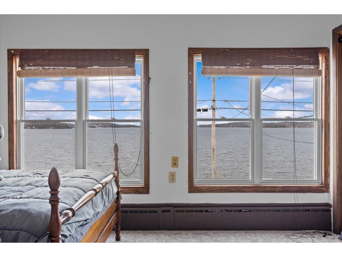 986 East Lakeshore Drive