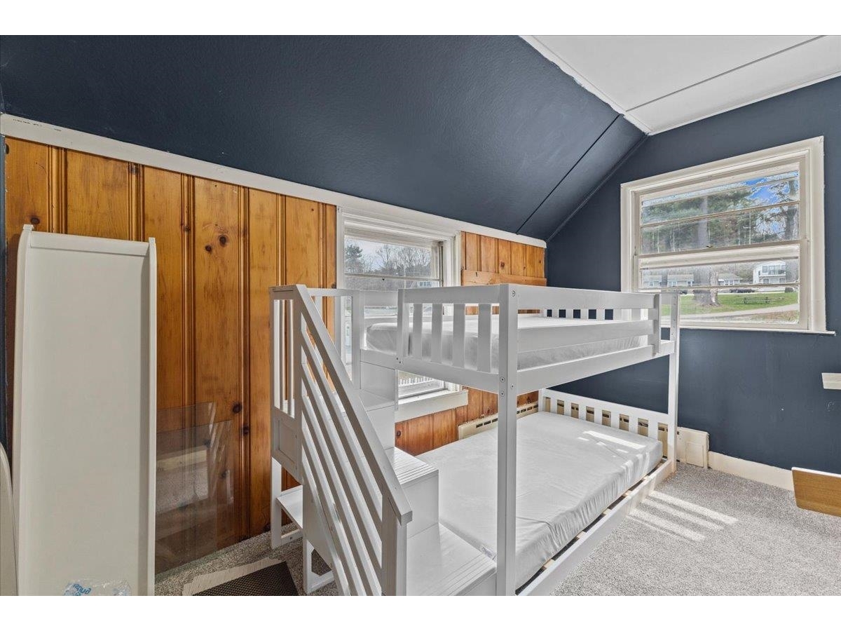 986 East Lakeshore Drive