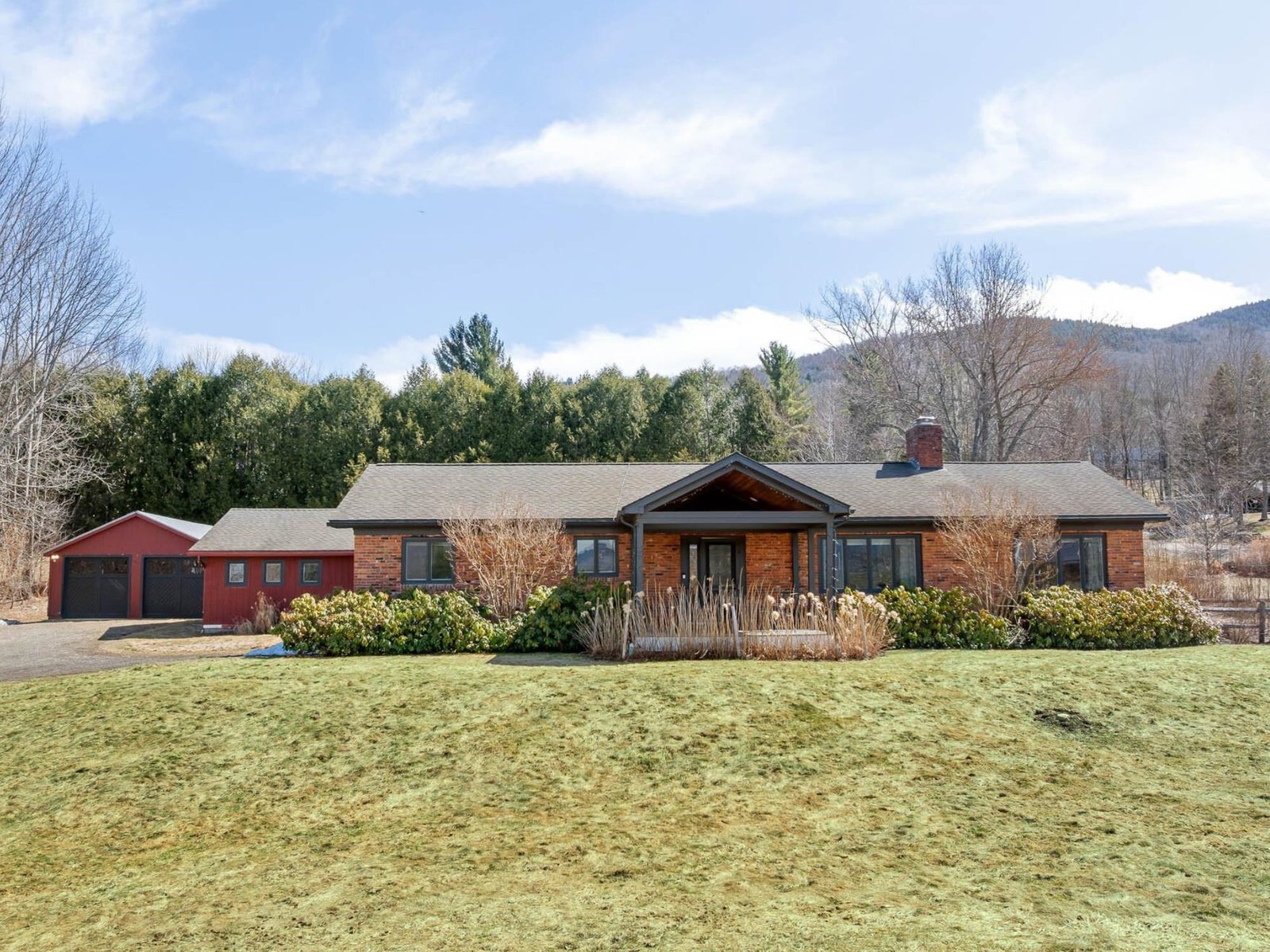 987 Common Road