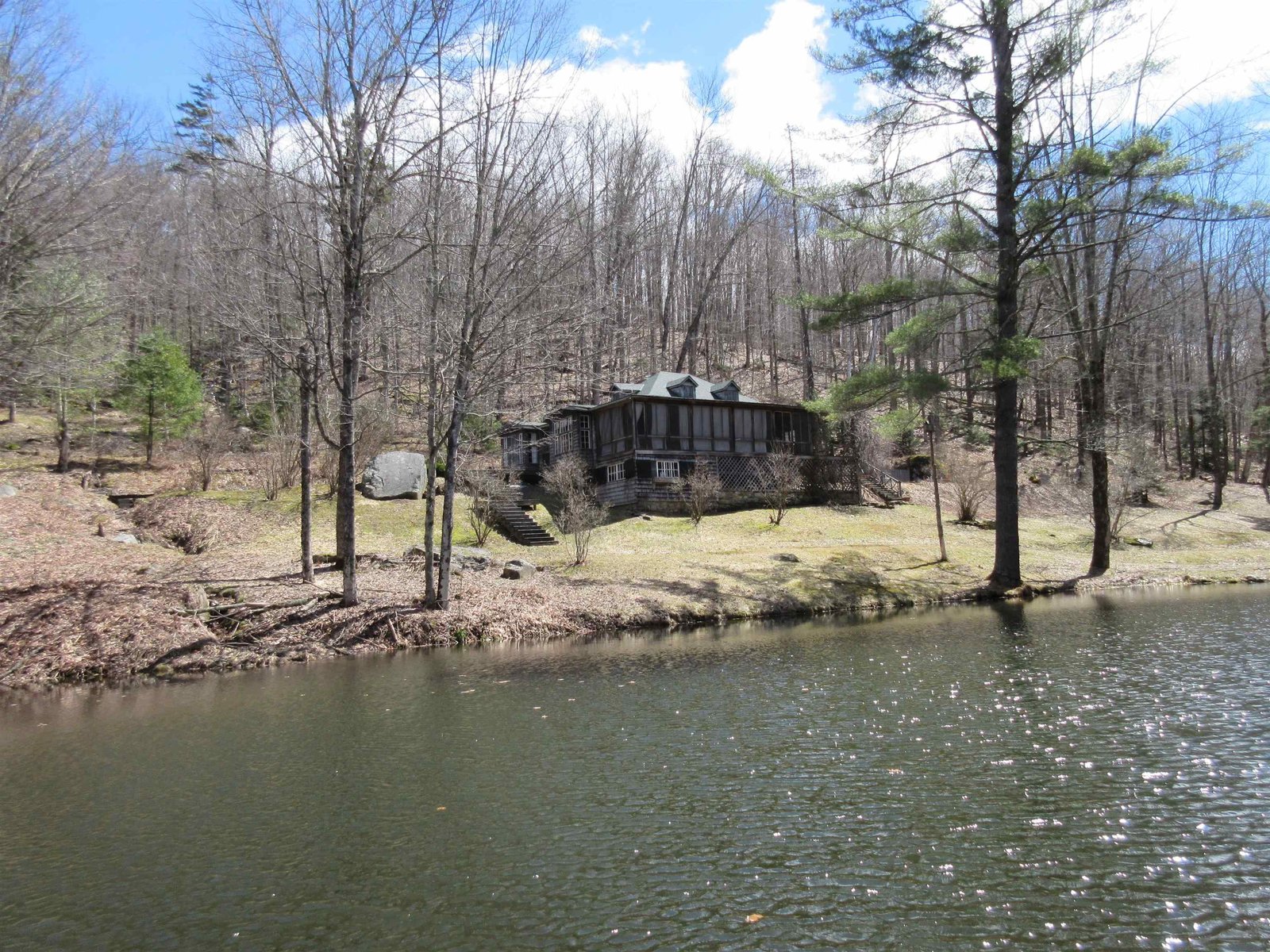 989 Carlisle Hill Road