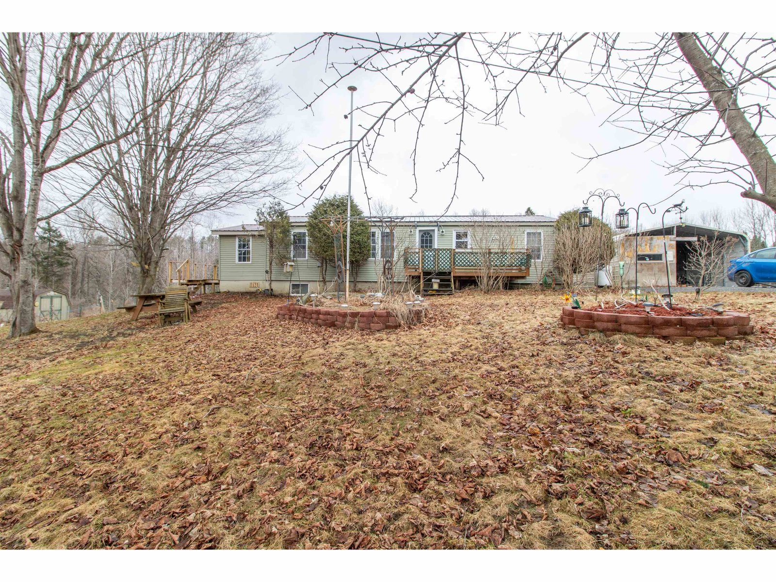 99 Hollow Road, Barton