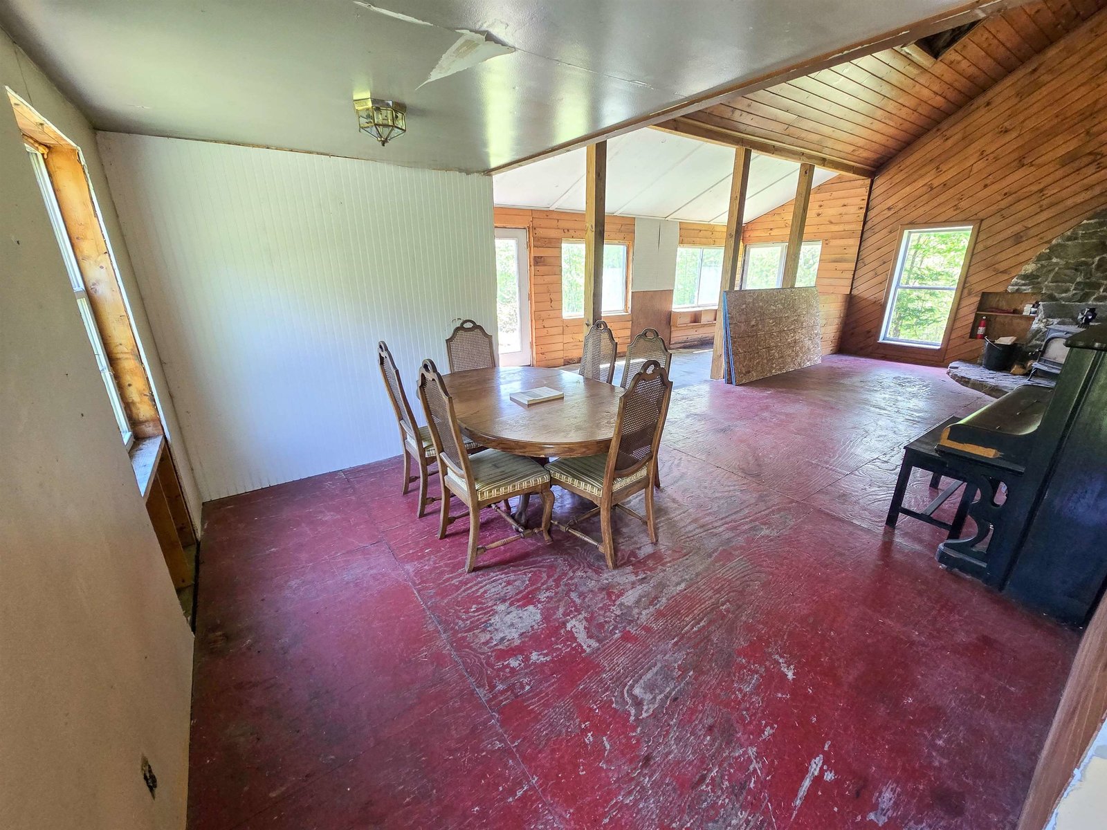 990 Daniels West Road