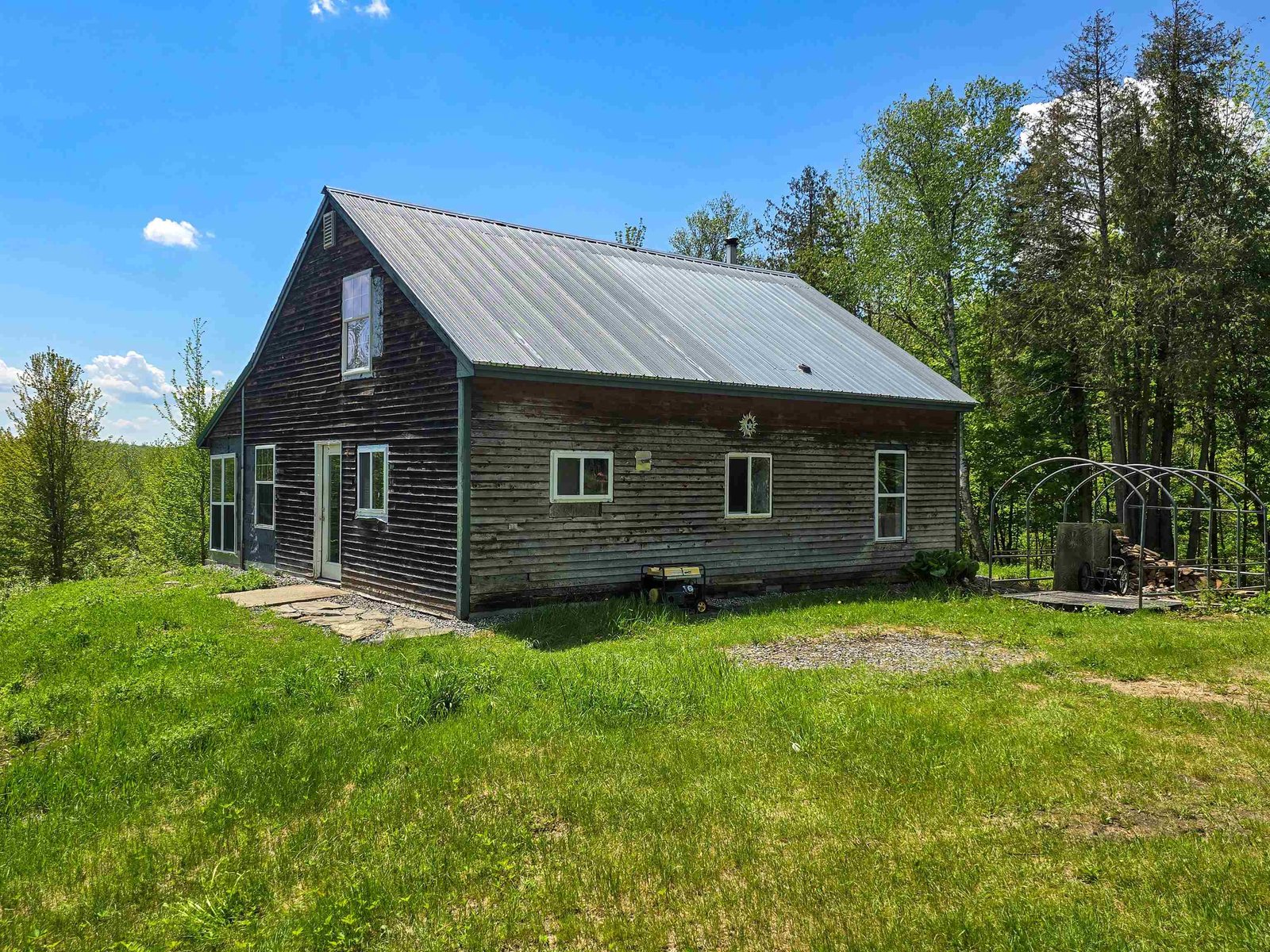 990 Daniels West Road