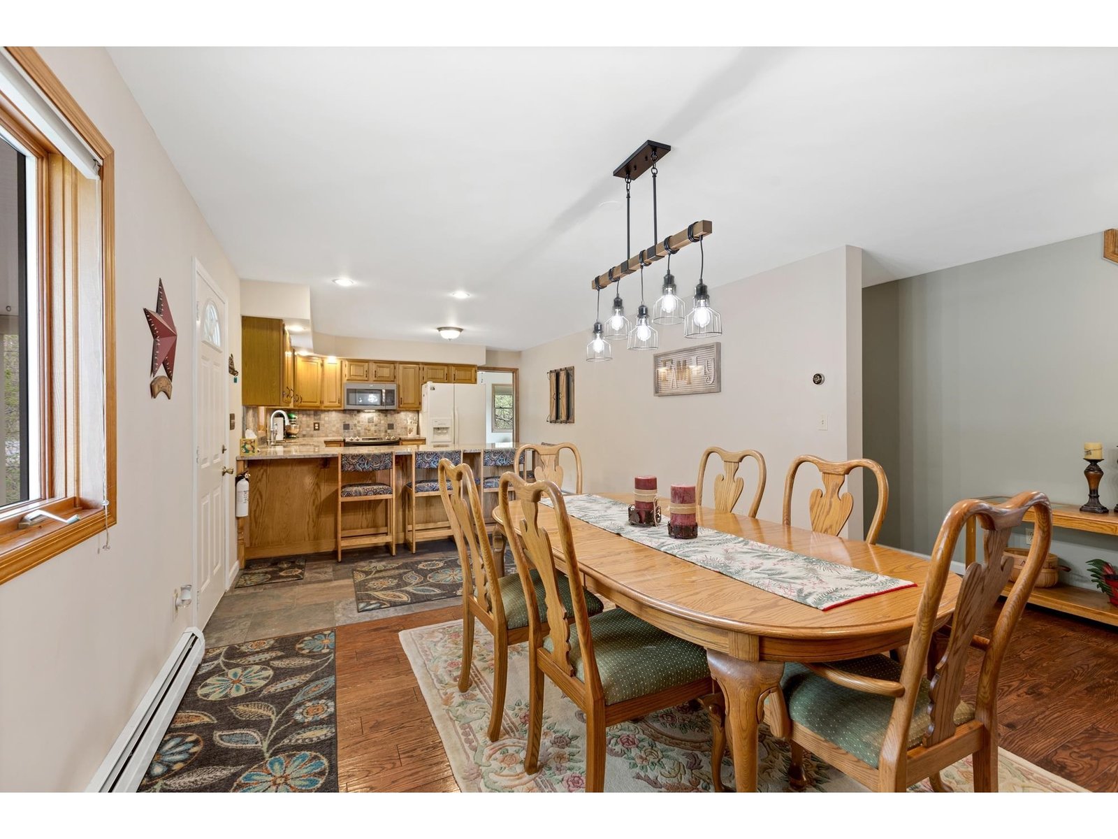 Kitchen Breakfast Bar