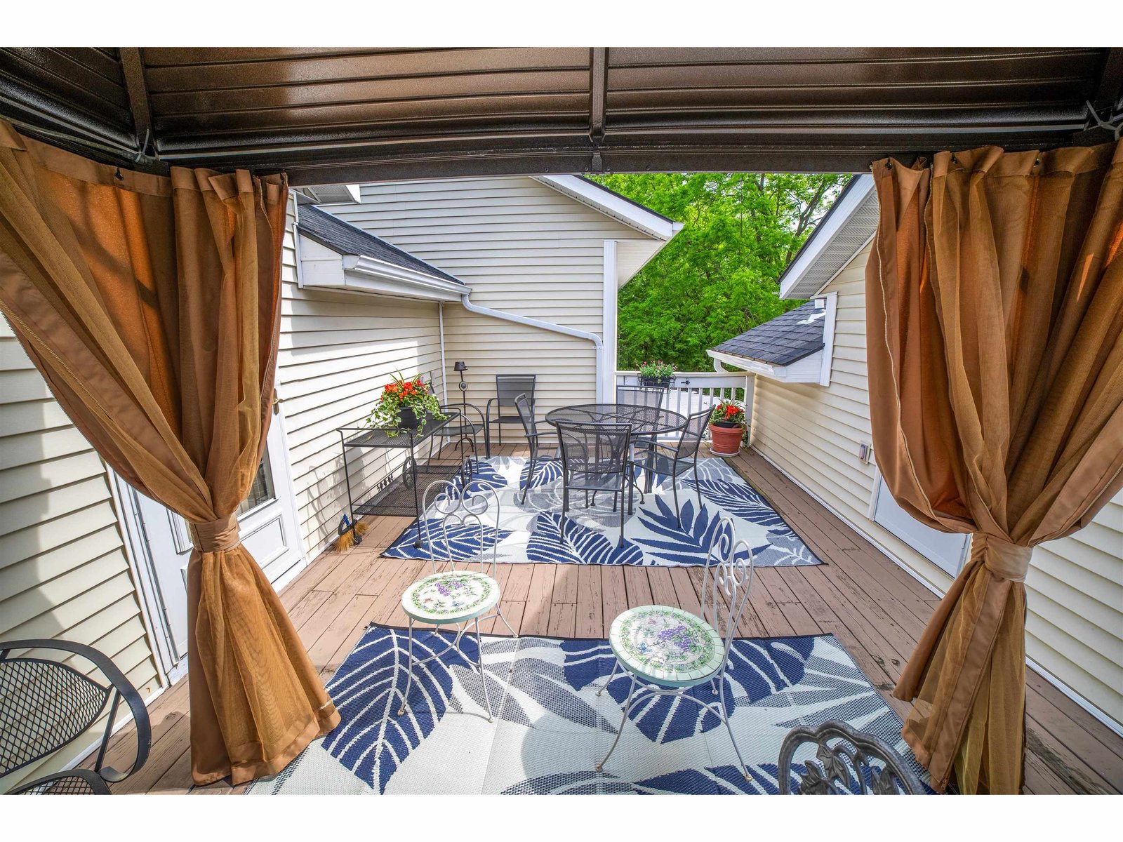 2nd Story Deck