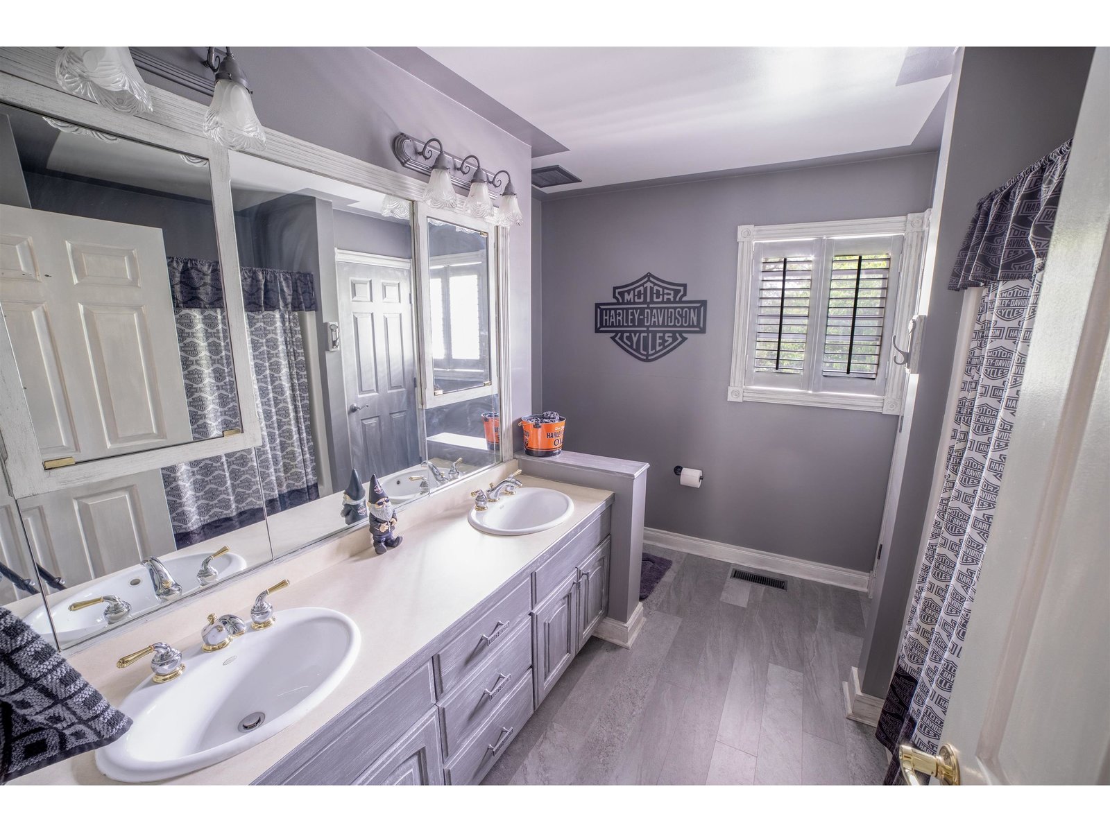 Upstairs Bath