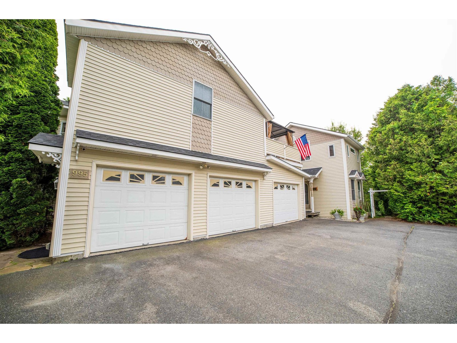 3 Car Garage