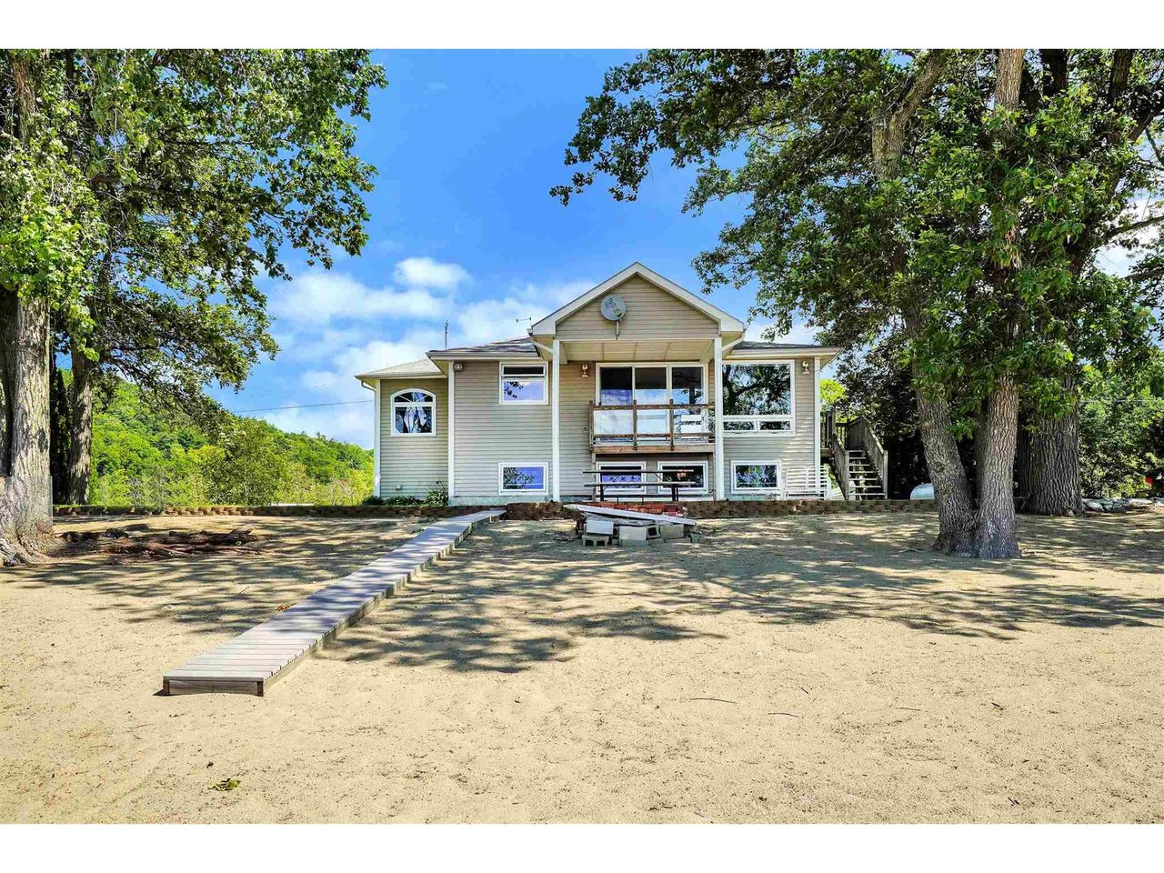 997 Niquette Bay Road
