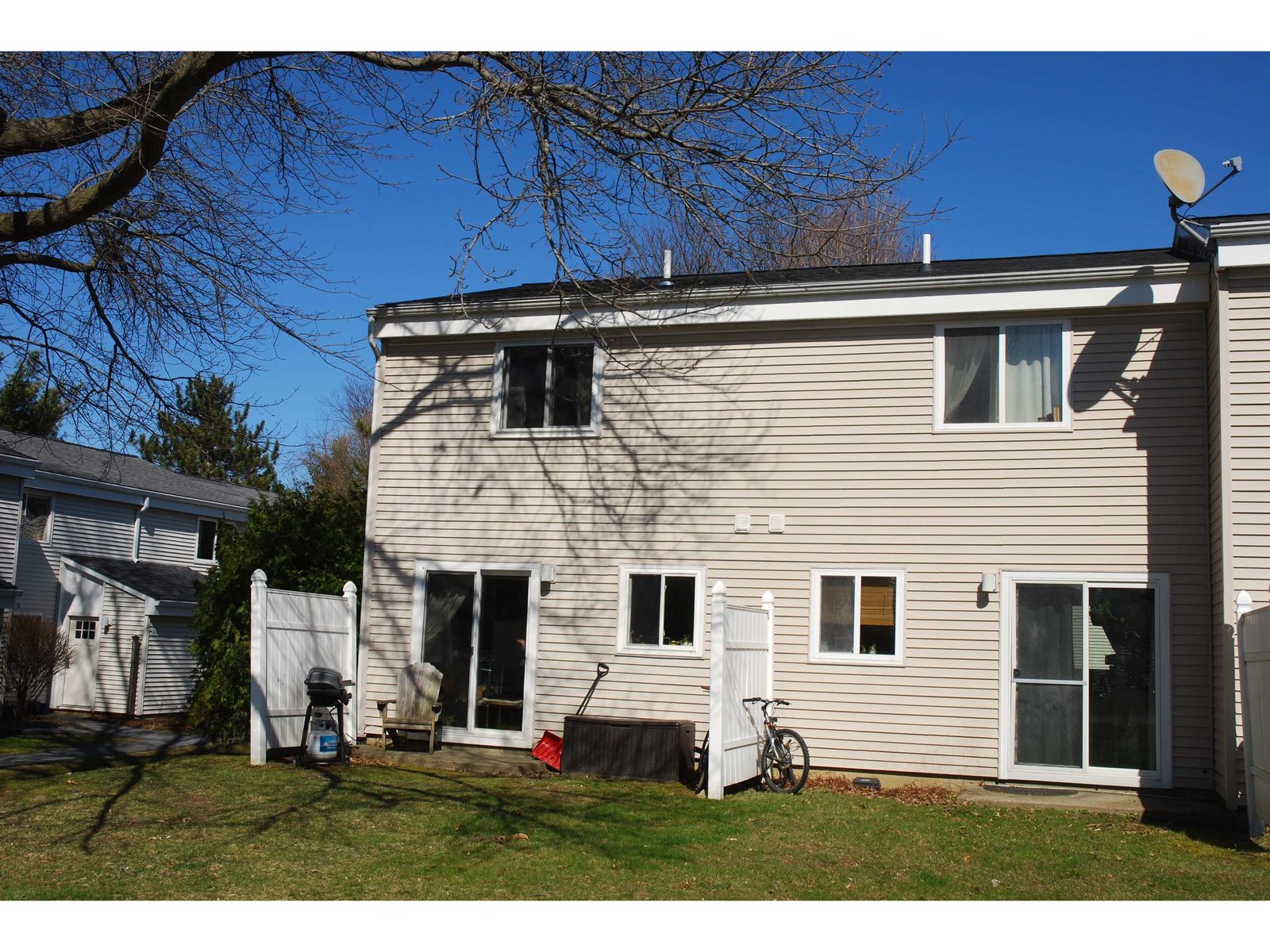 Low association fee includes water, sewer, lawn care, snow removal, rubbish removal.
