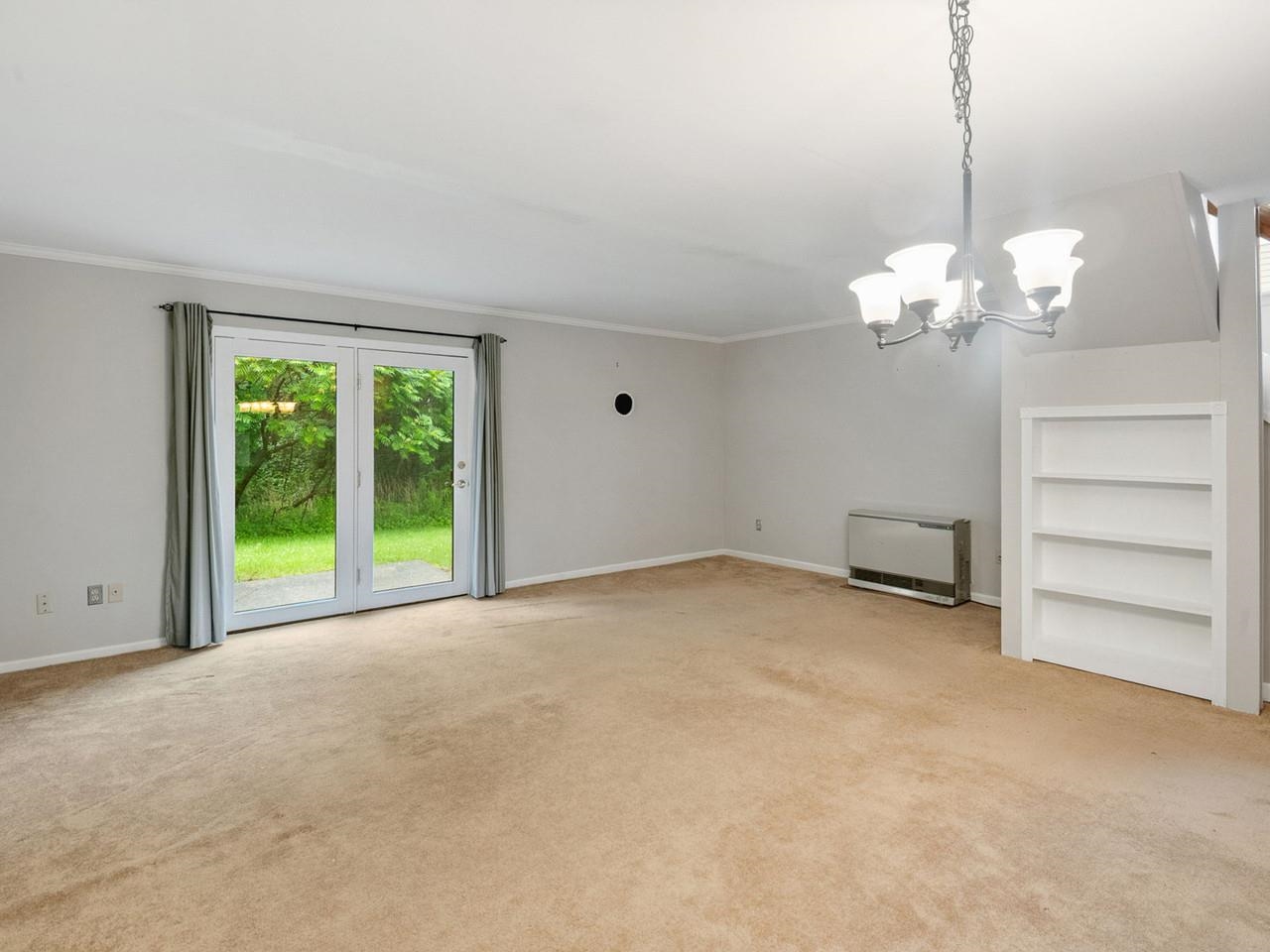 Open space ready to furnish!
