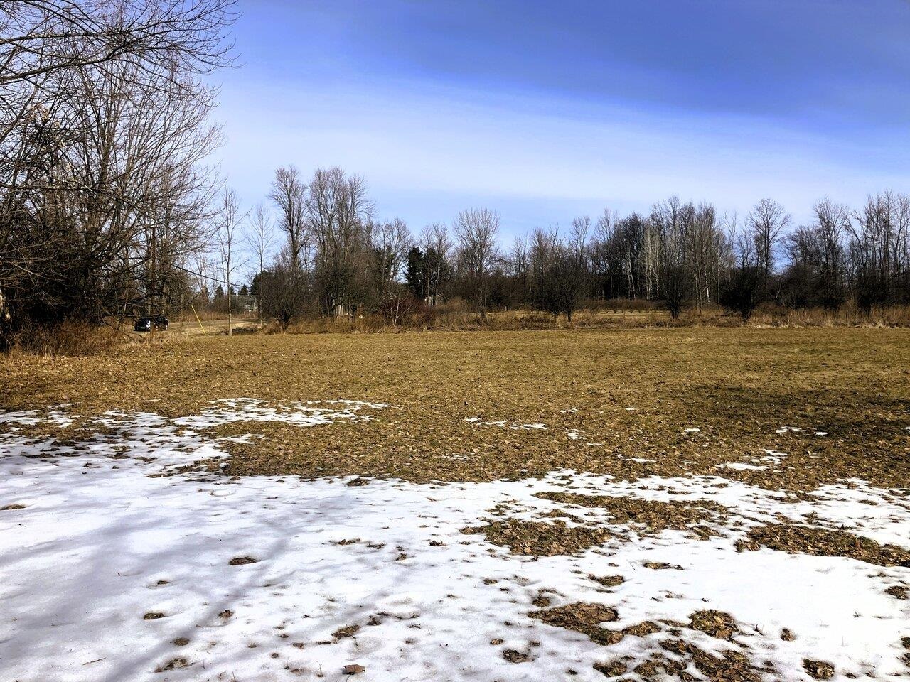 Open lot, no clearing needed!