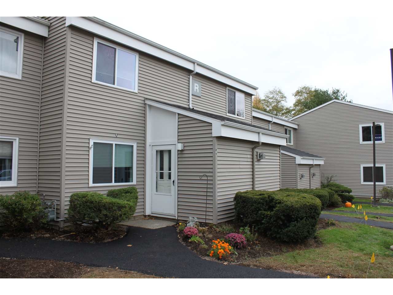 R6 Grandview Drive South Burlington, Vermont Sold in 2017