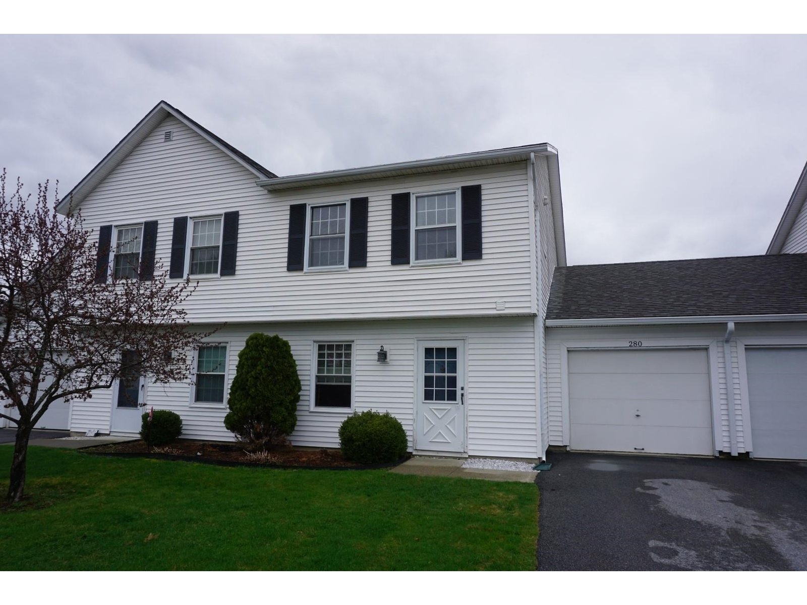 280 Eastview Circle, Williston