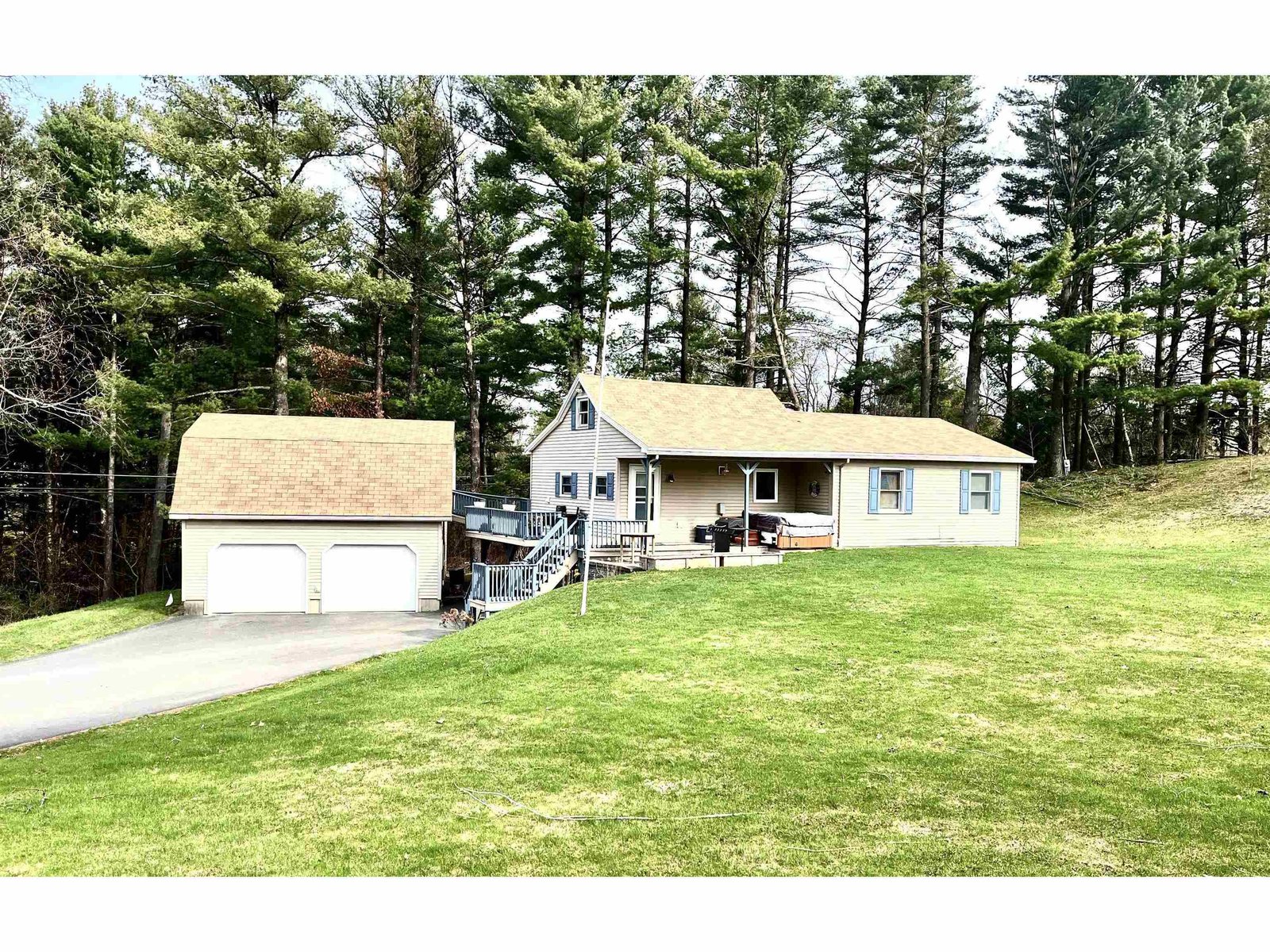 827 Lake Road, Newport City